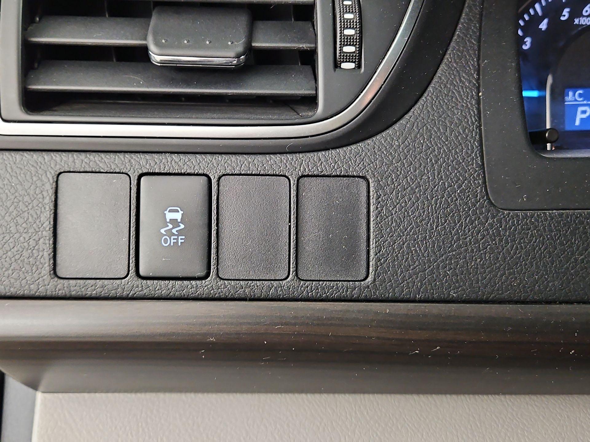 Thumbnail: 2015 Toyota Camry - 13