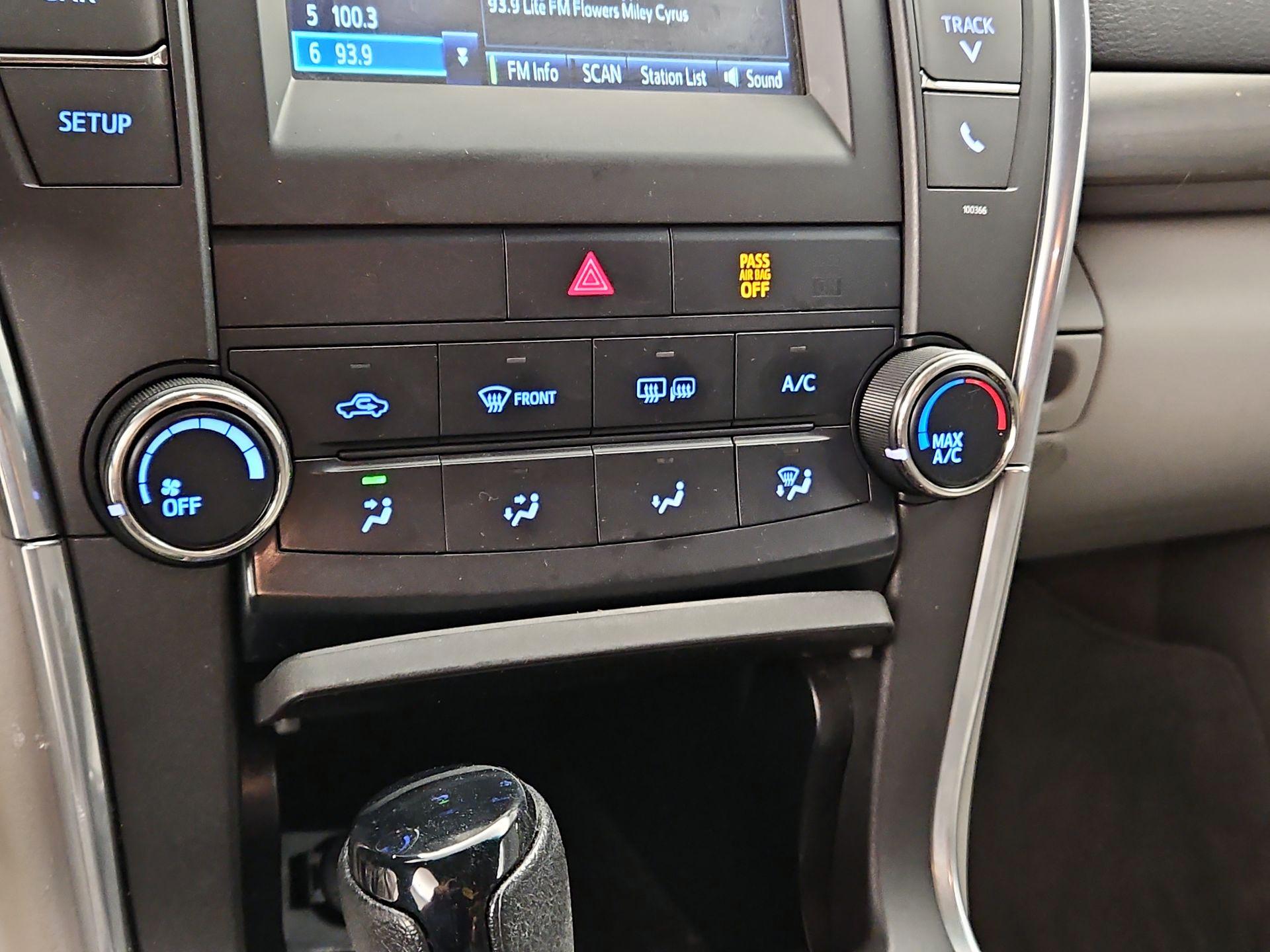 Thumbnail: 2015 Toyota Camry - 16