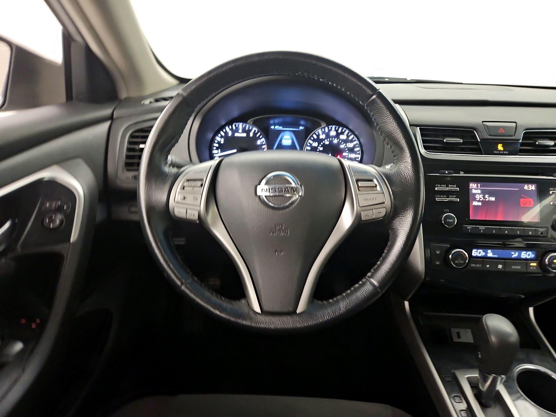 Thumbnail: 2013 Nissan Altima - 10
