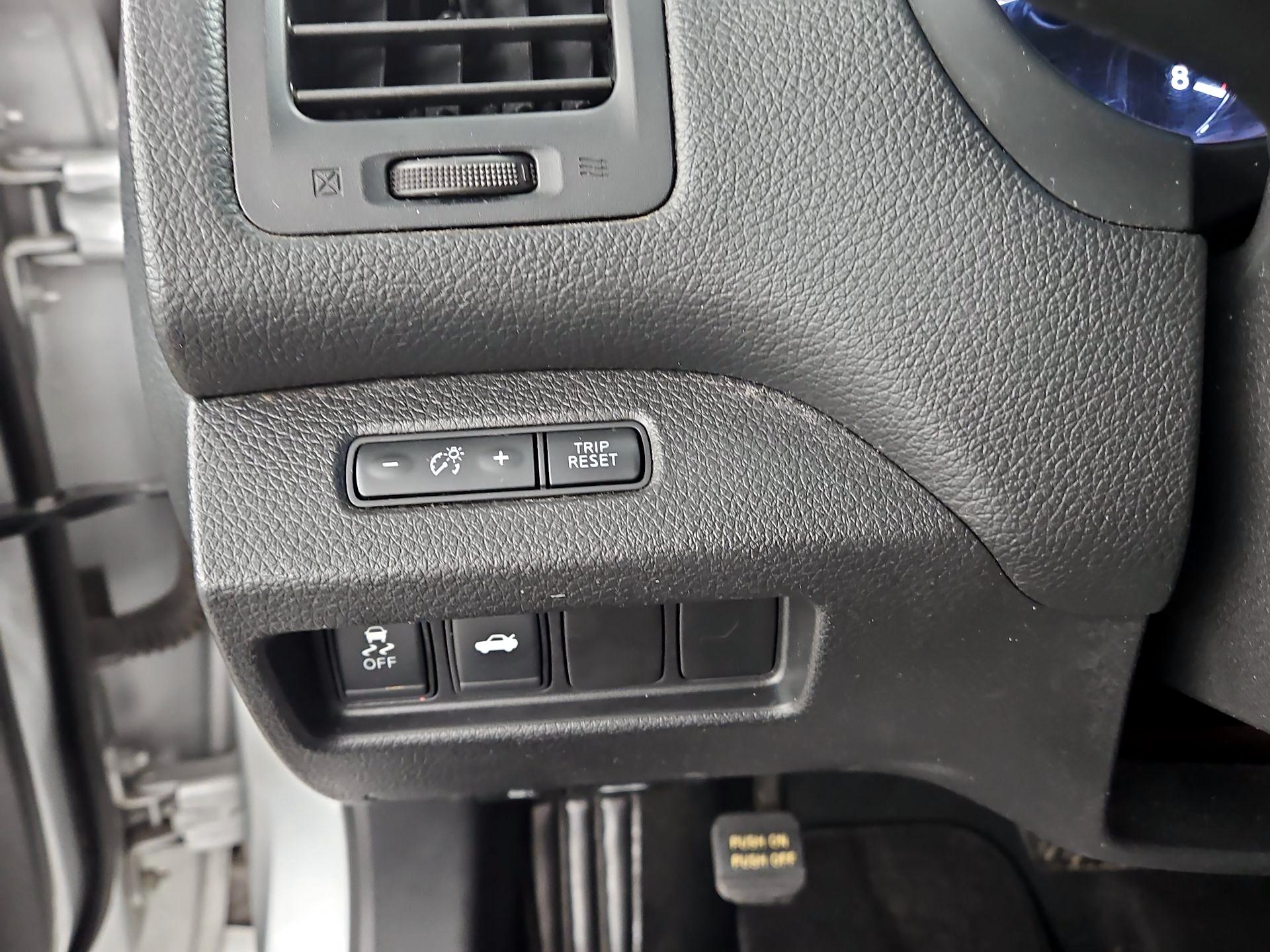 Thumbnail: 2013 Nissan Altima - 13