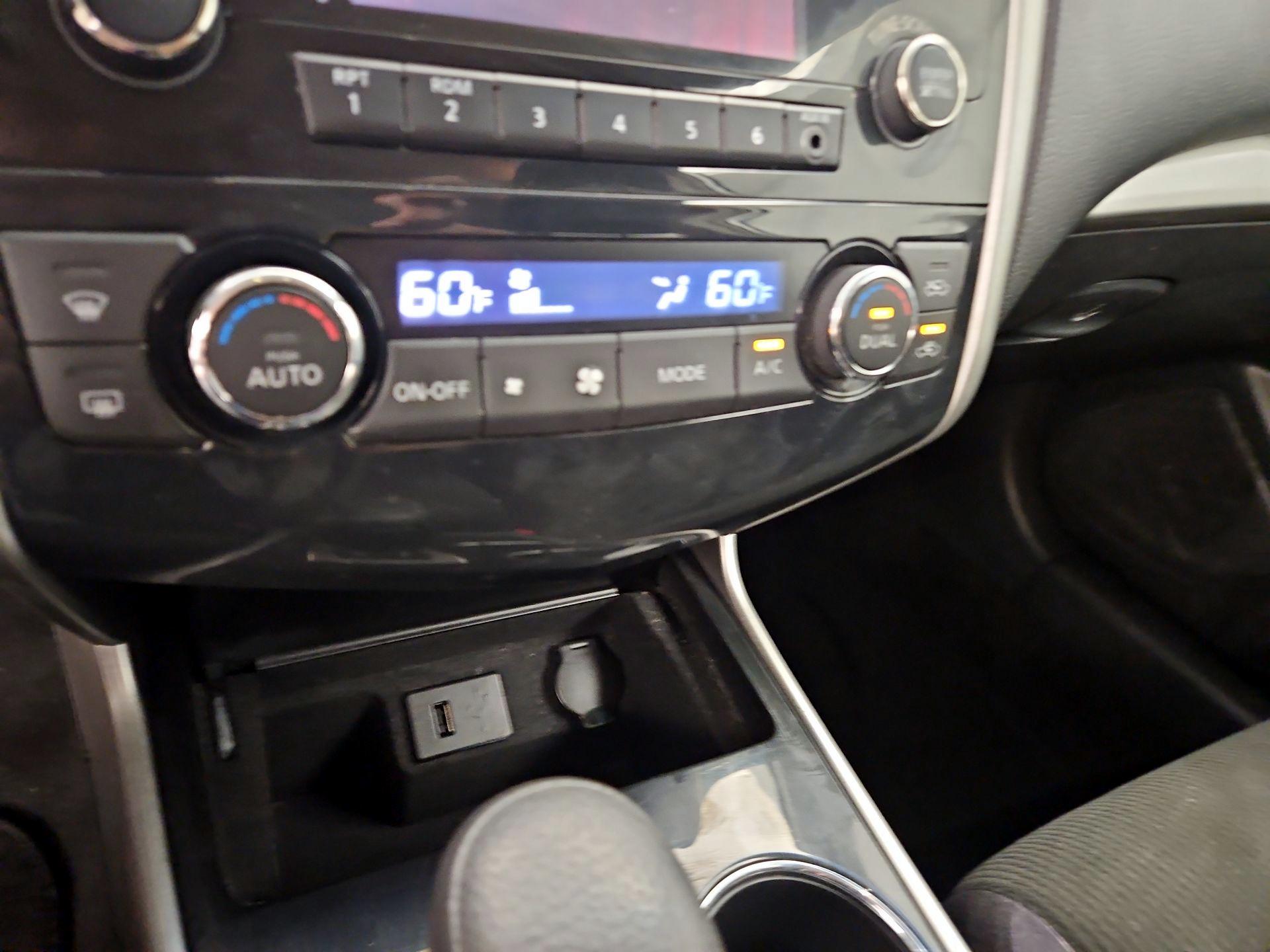 Thumbnail: 2013 Nissan Altima - 16