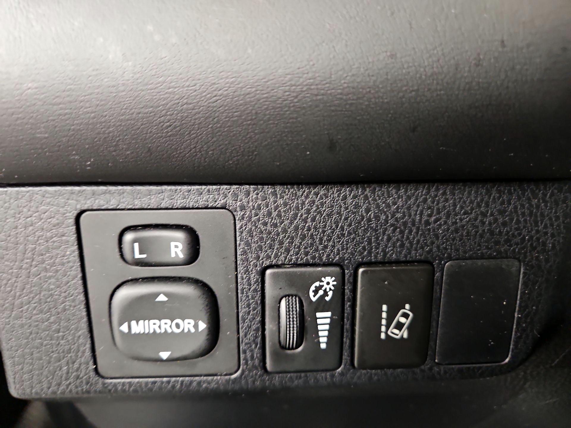Thumbnail: 2016 Toyota RAV4 - 13