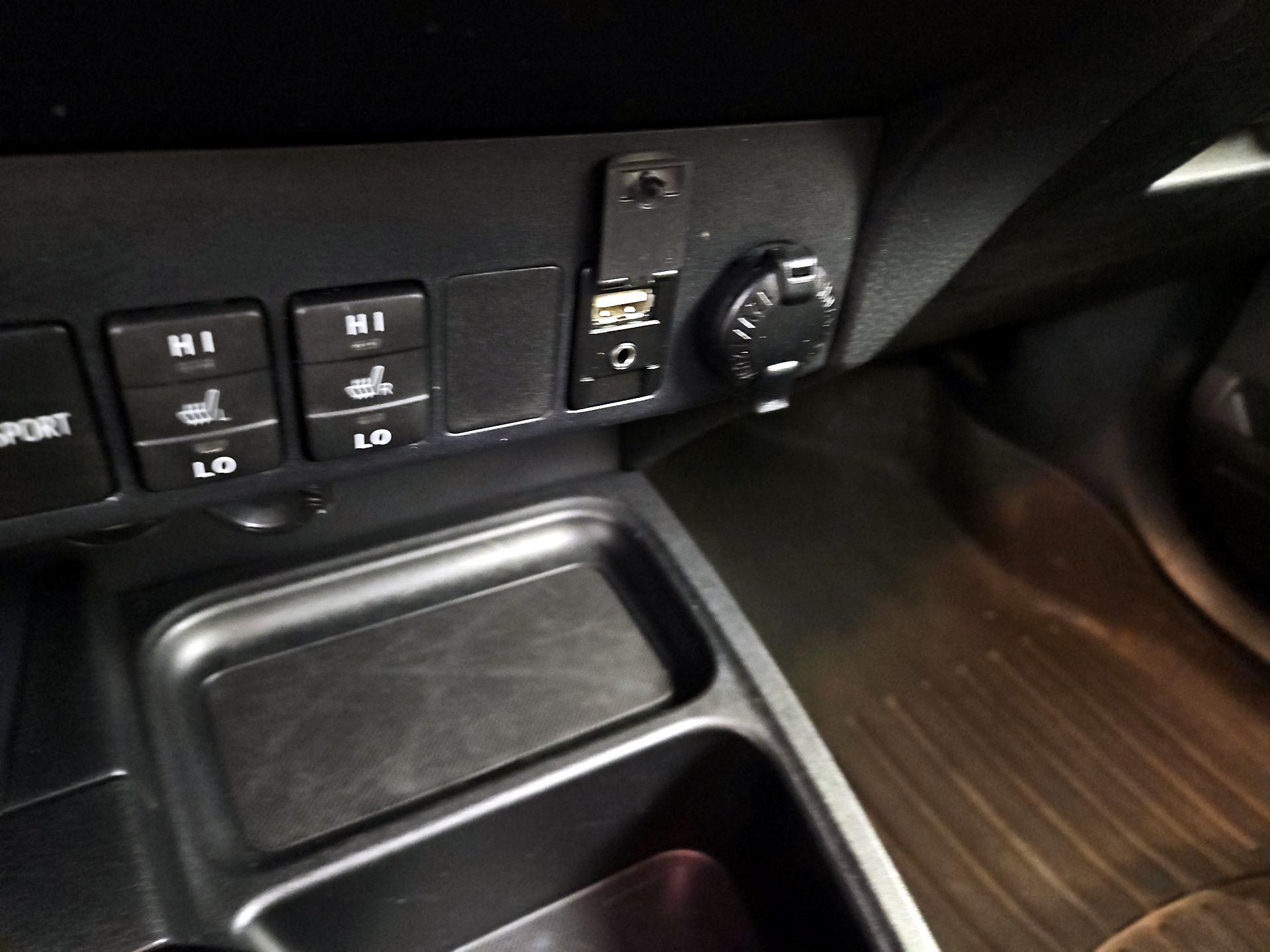 Thumbnail: 2016 Toyota RAV4 - 18