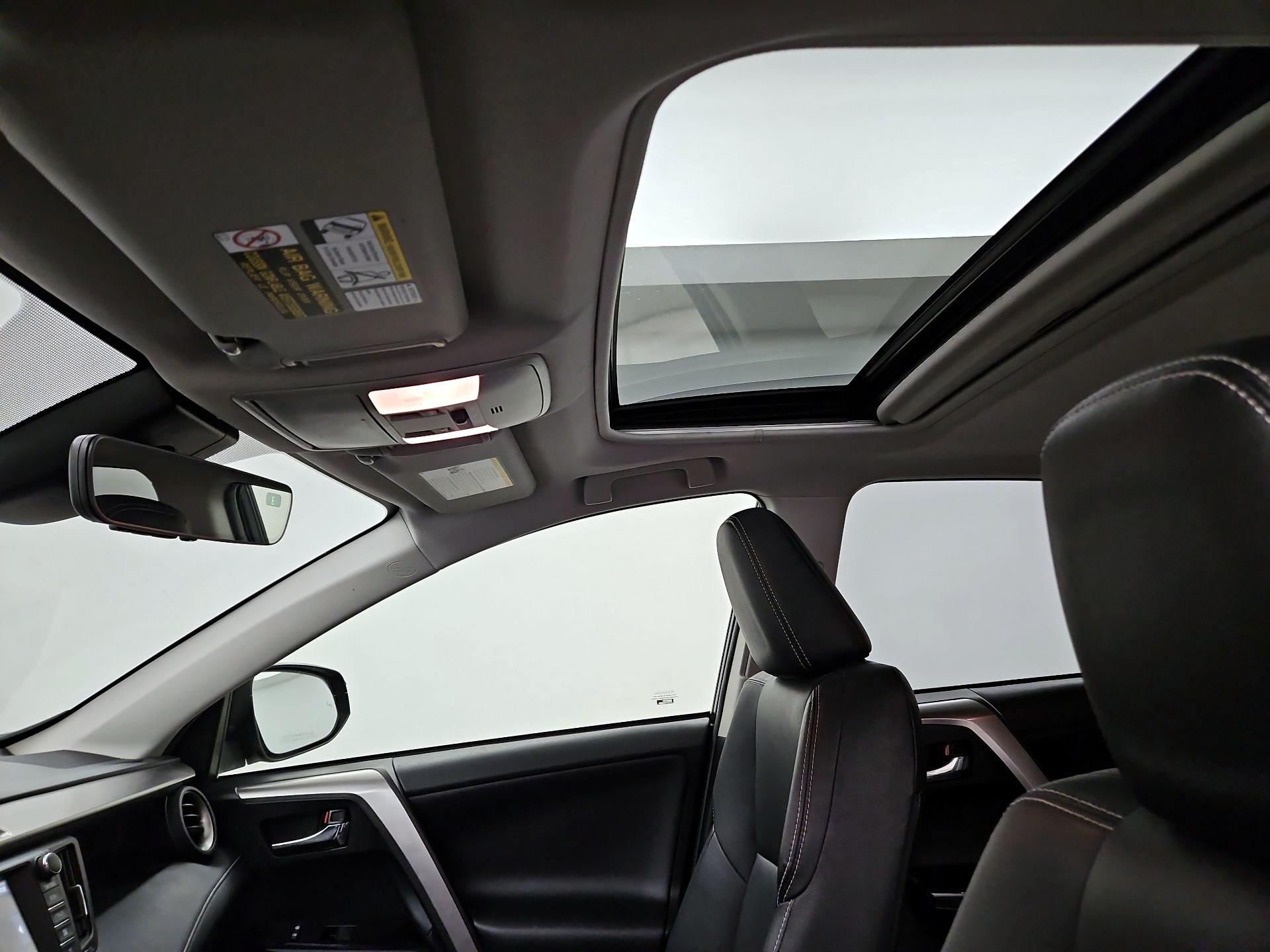 Thumbnail: 2016 Toyota RAV4 - 19