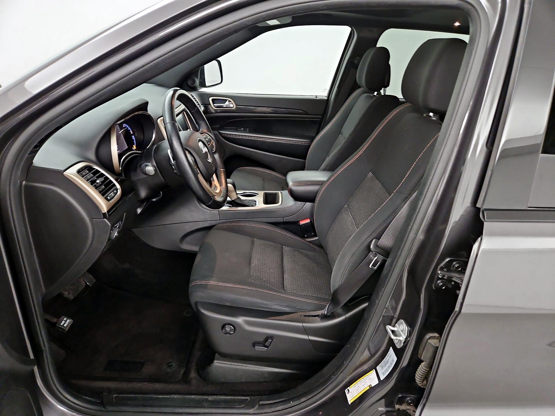 Thumbnail: 2016 Jeep Grand Cherokee - 11
