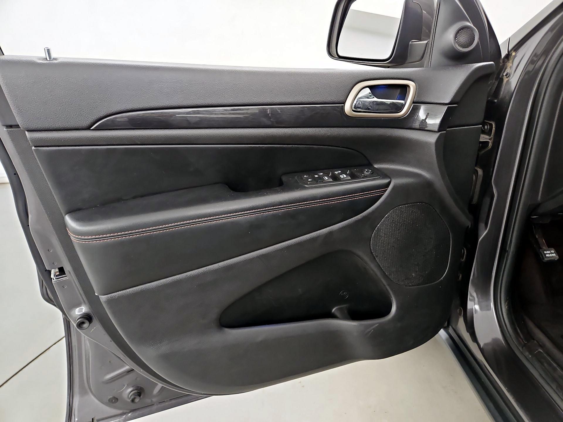 Thumbnail: 2016 Jeep Grand Cherokee - 12