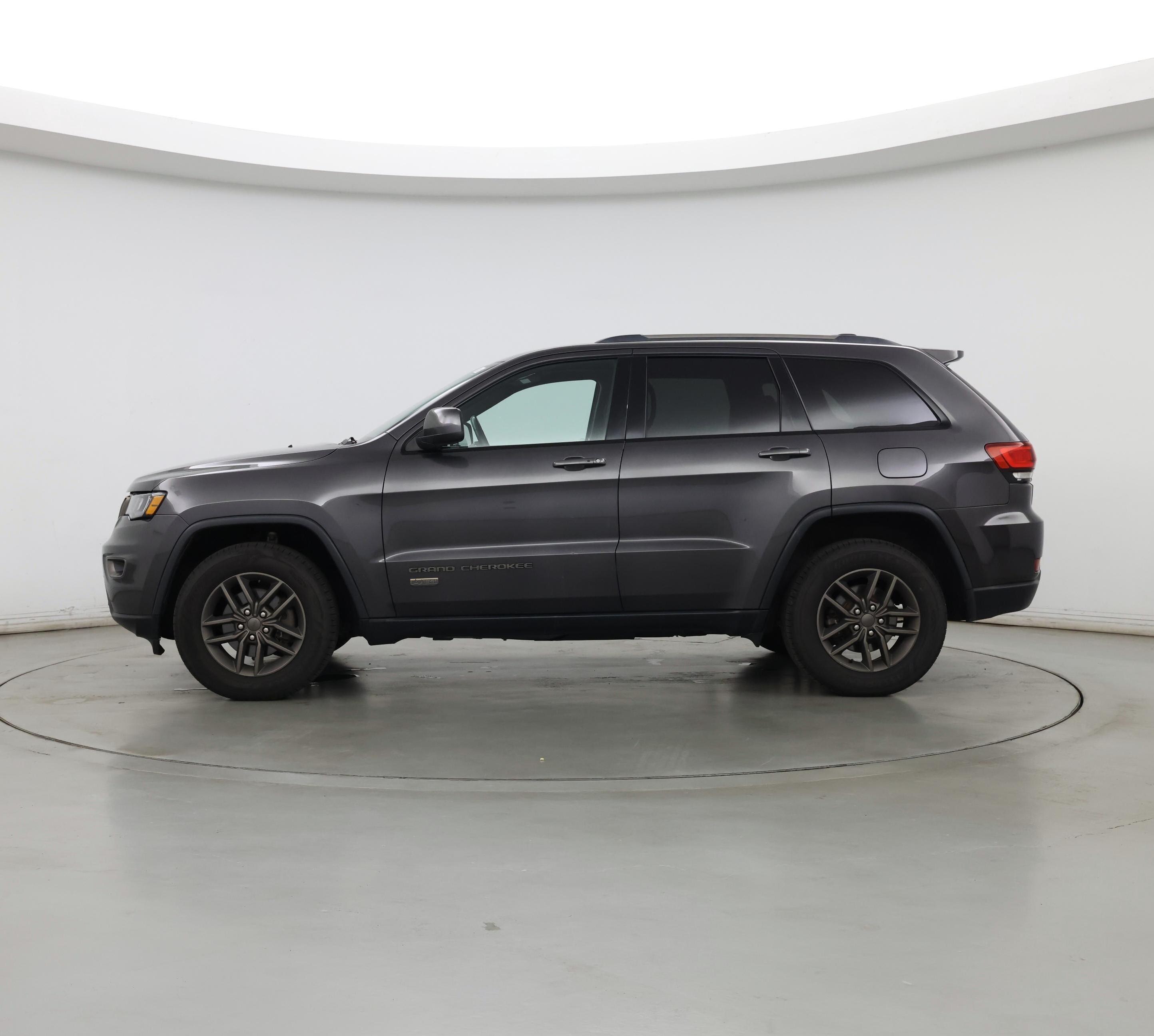 Thumbnail: 2016 Jeep Grand Cherokee - 3