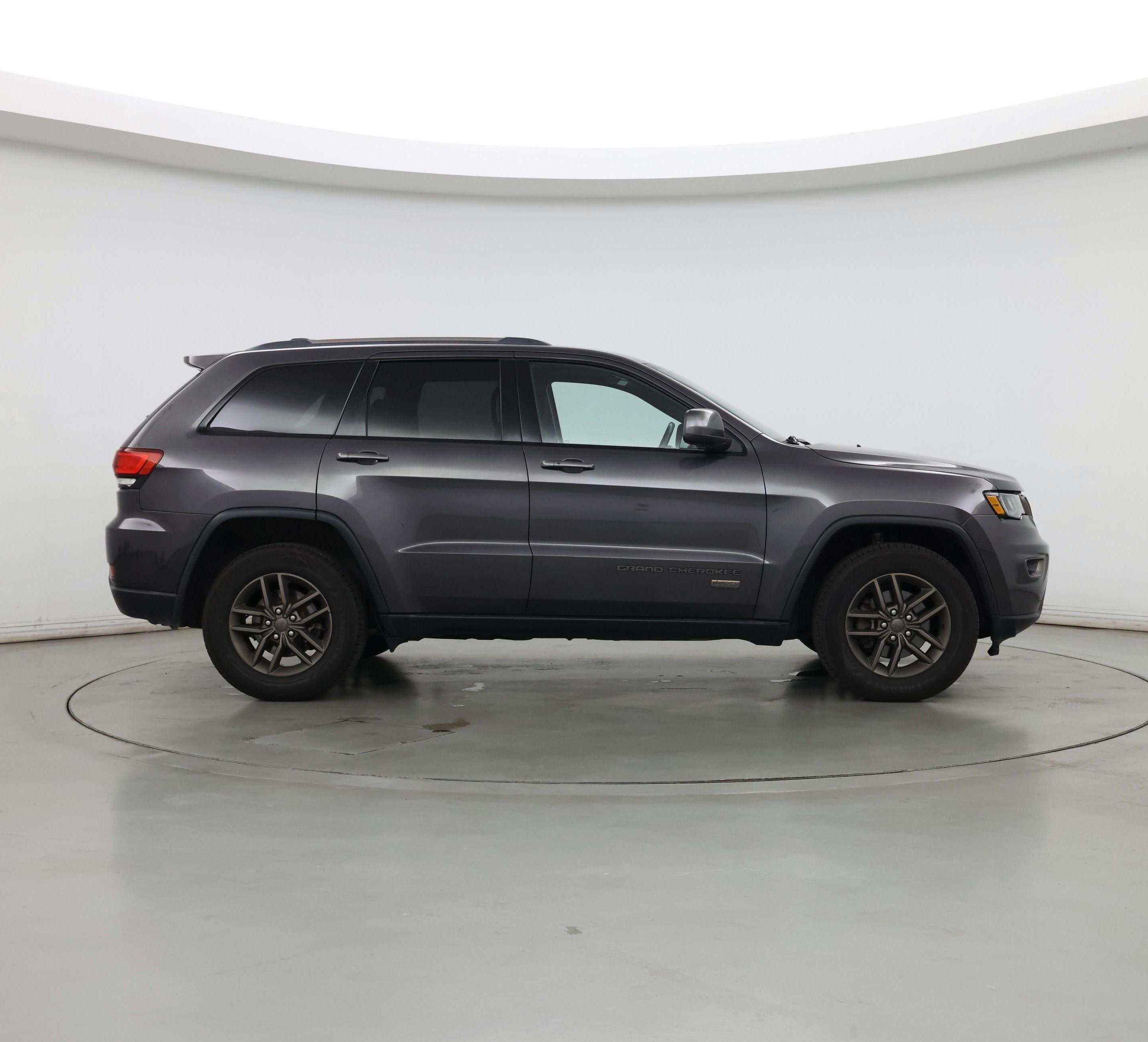 Thumbnail: 2016 Jeep Grand Cherokee - 7
