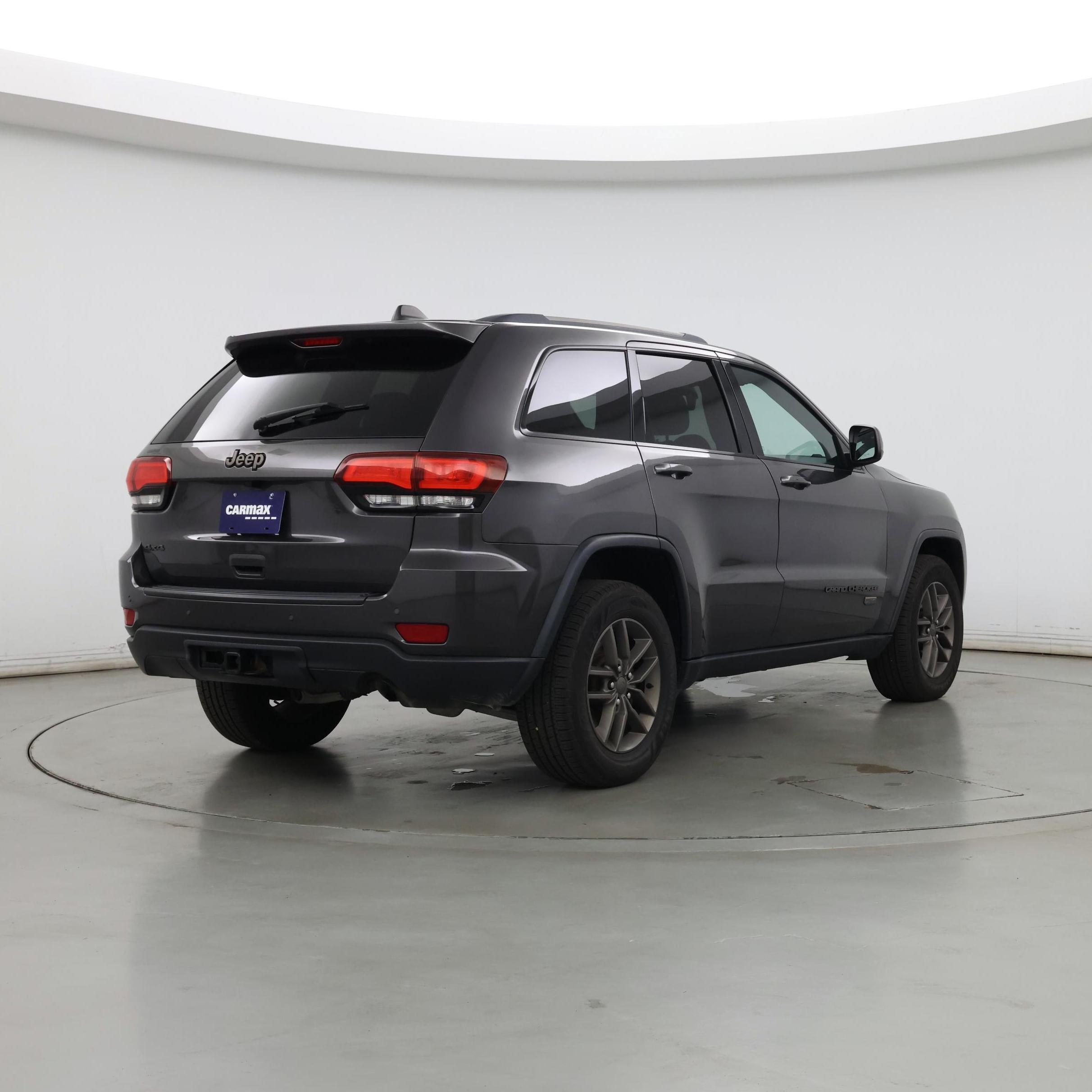 Thumbnail: 2016 Jeep Grand Cherokee - 8