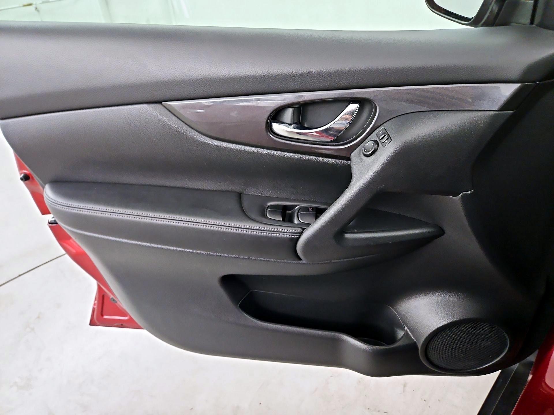 Thumbnail: 2020 Nissan Rogue - 12