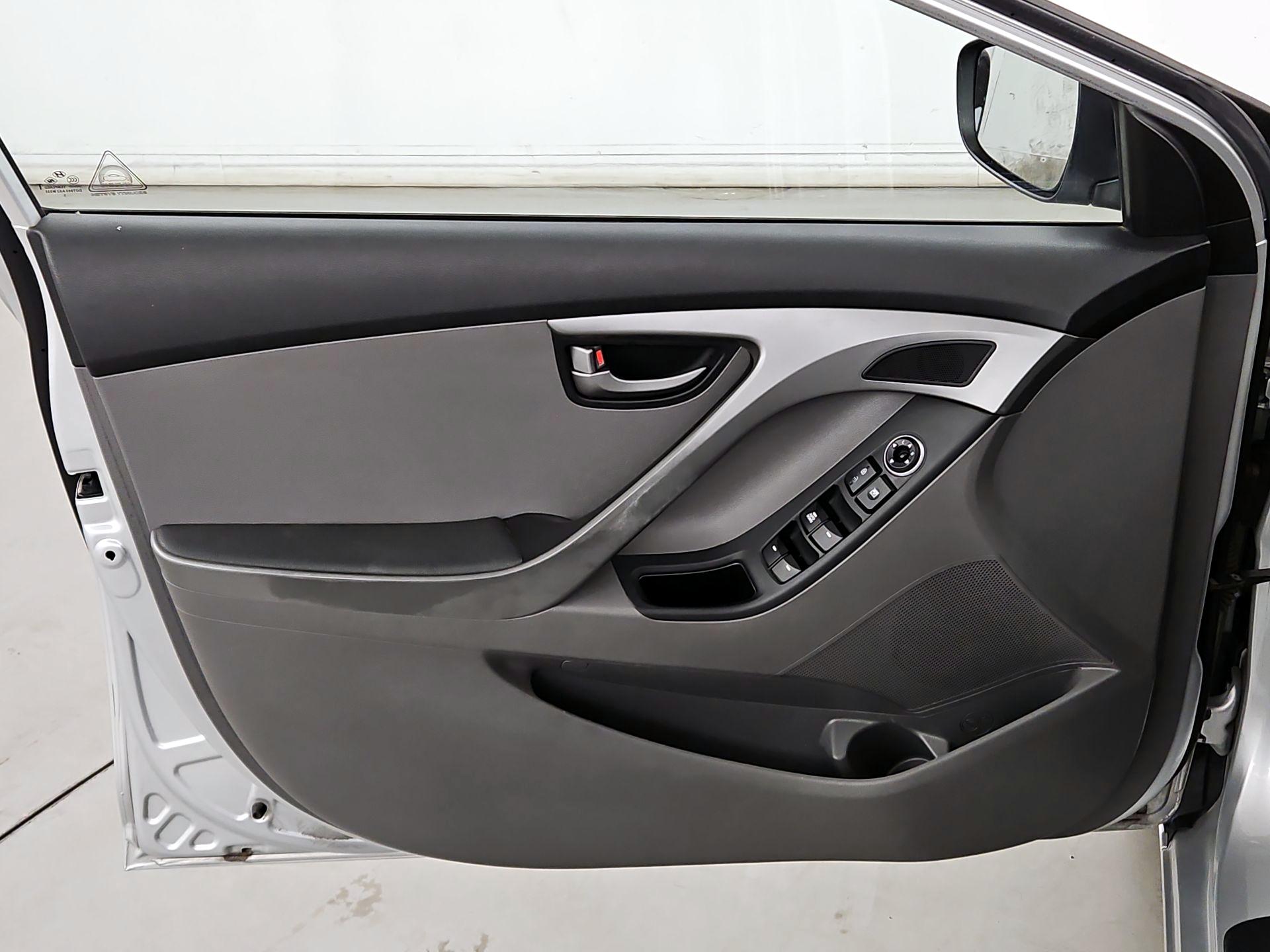 Thumbnail: 2016 Hyundai Elantra - 12