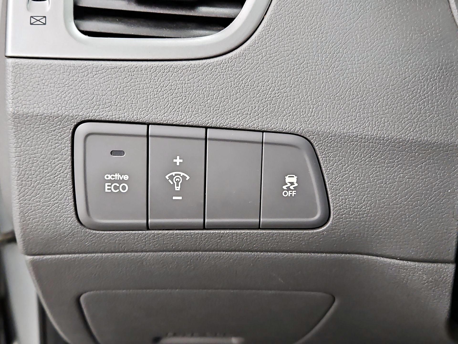 Thumbnail: 2016 Hyundai Elantra - 13