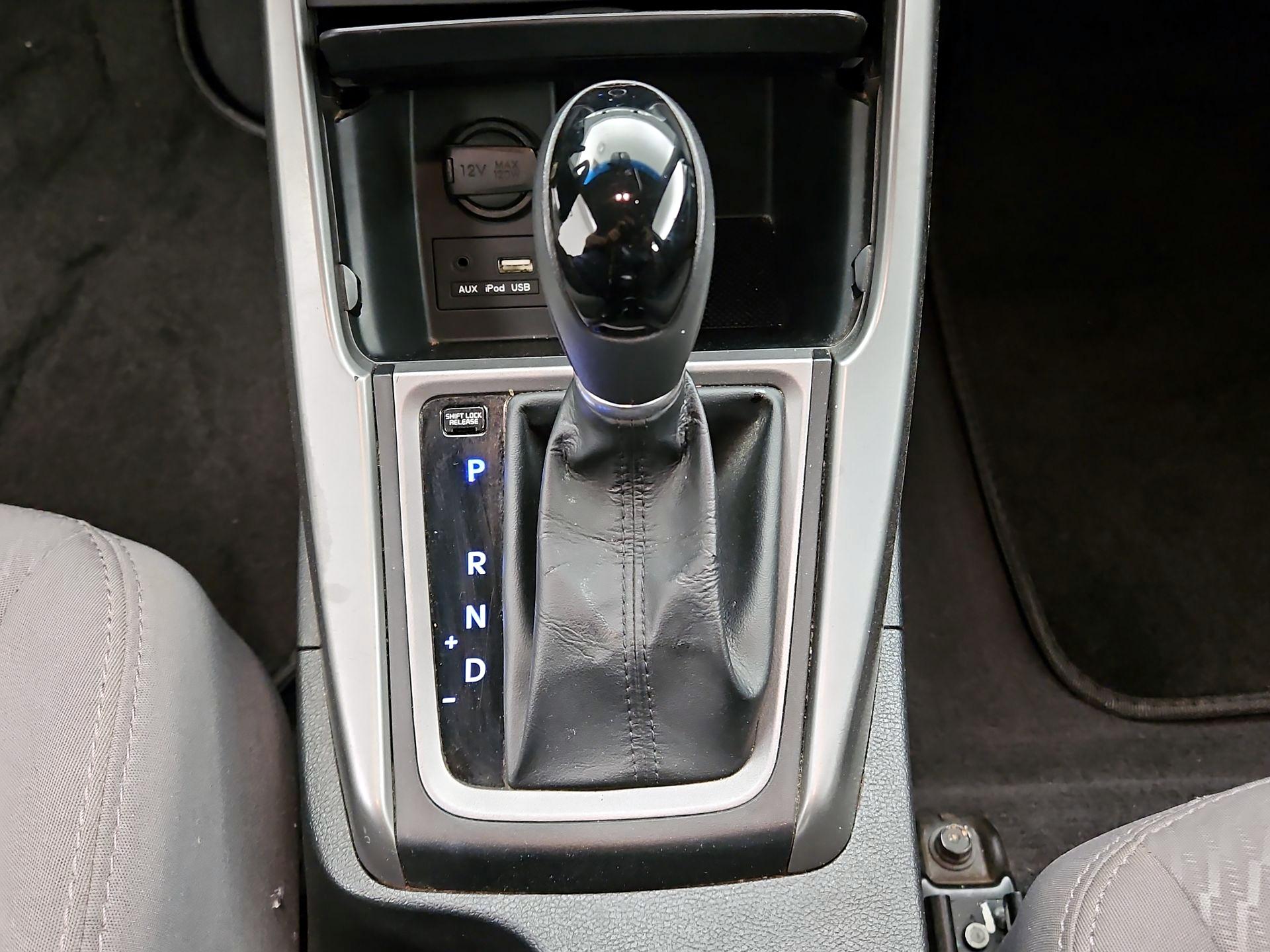 Thumbnail: 2016 Hyundai Elantra - 16