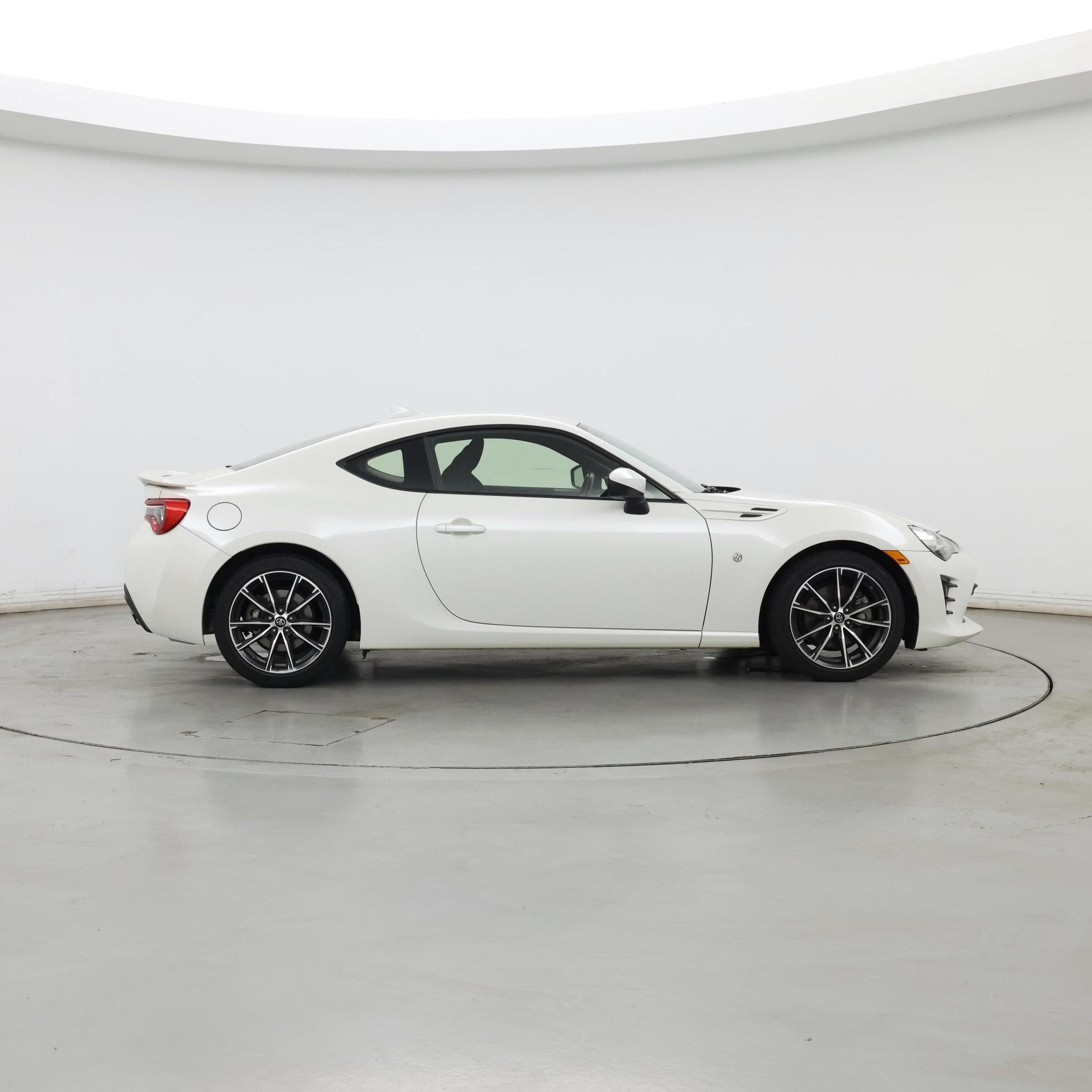 Thumbnail: 2017 Toyota 86 - 7