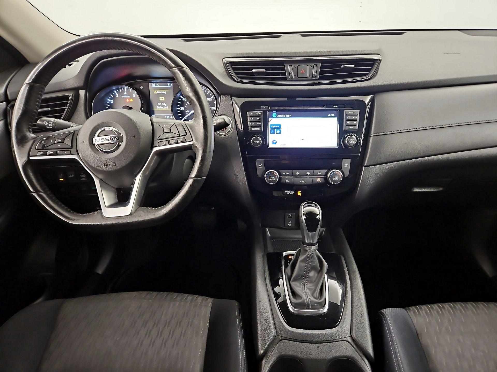 Thumbnail: 2017 Nissan Rogue - 9