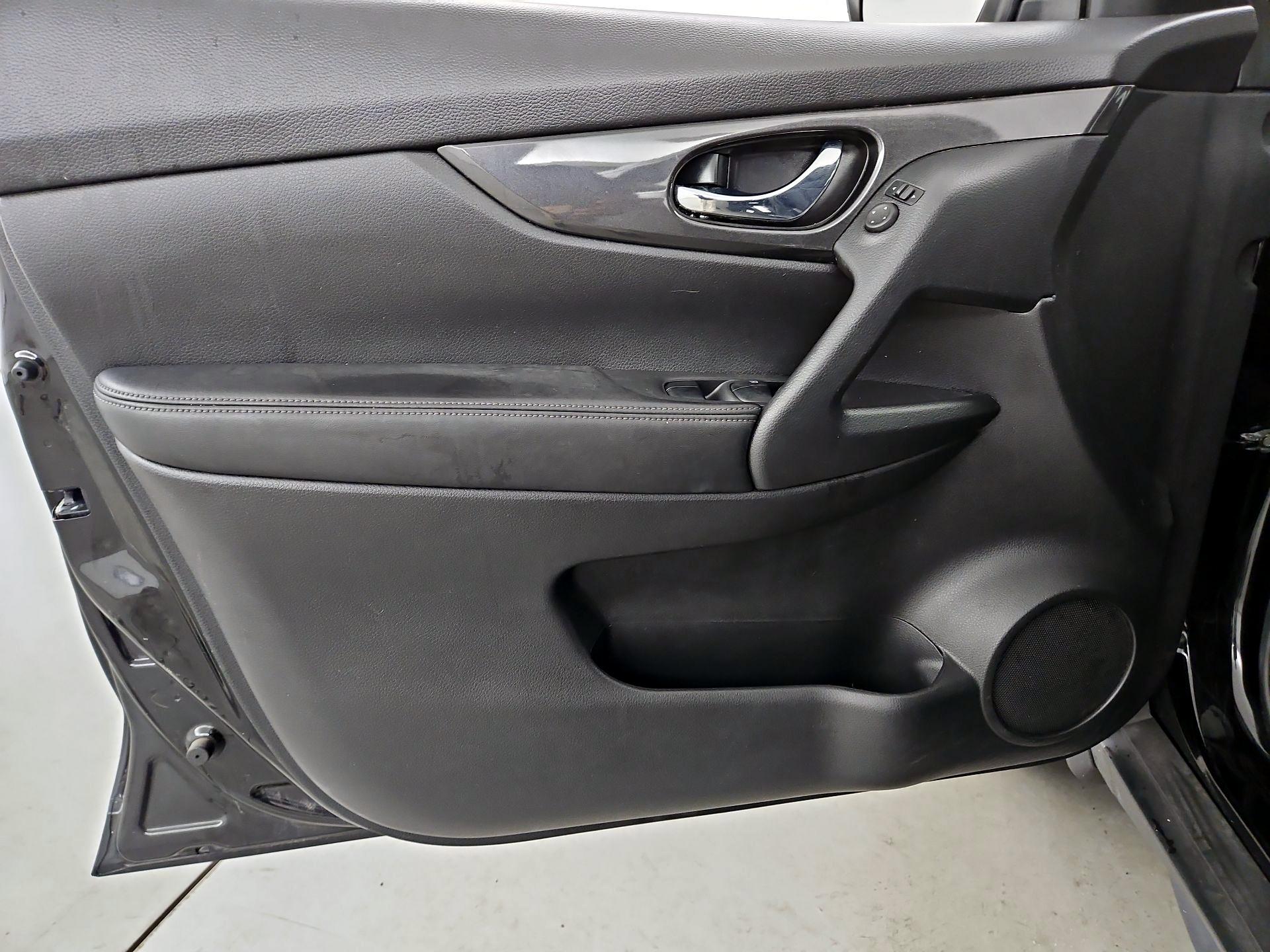 Thumbnail: 2017 Nissan Rogue - 12