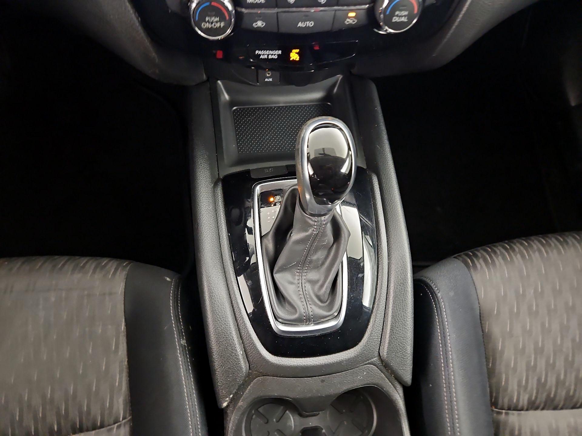 Thumbnail: 2017 Nissan Rogue - 18