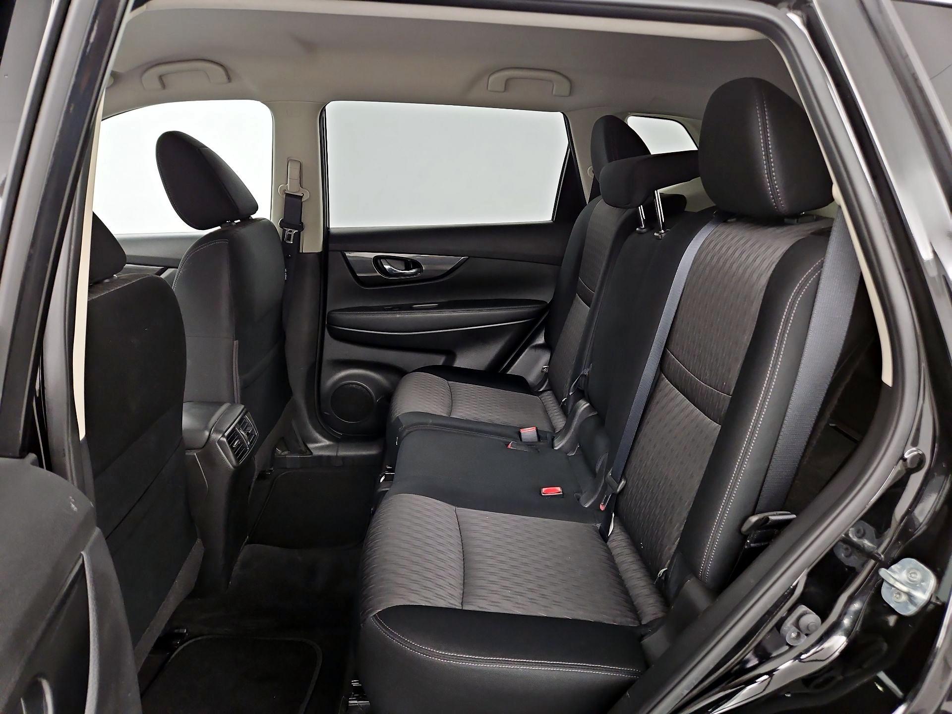 Thumbnail: 2017 Nissan Rogue - 20