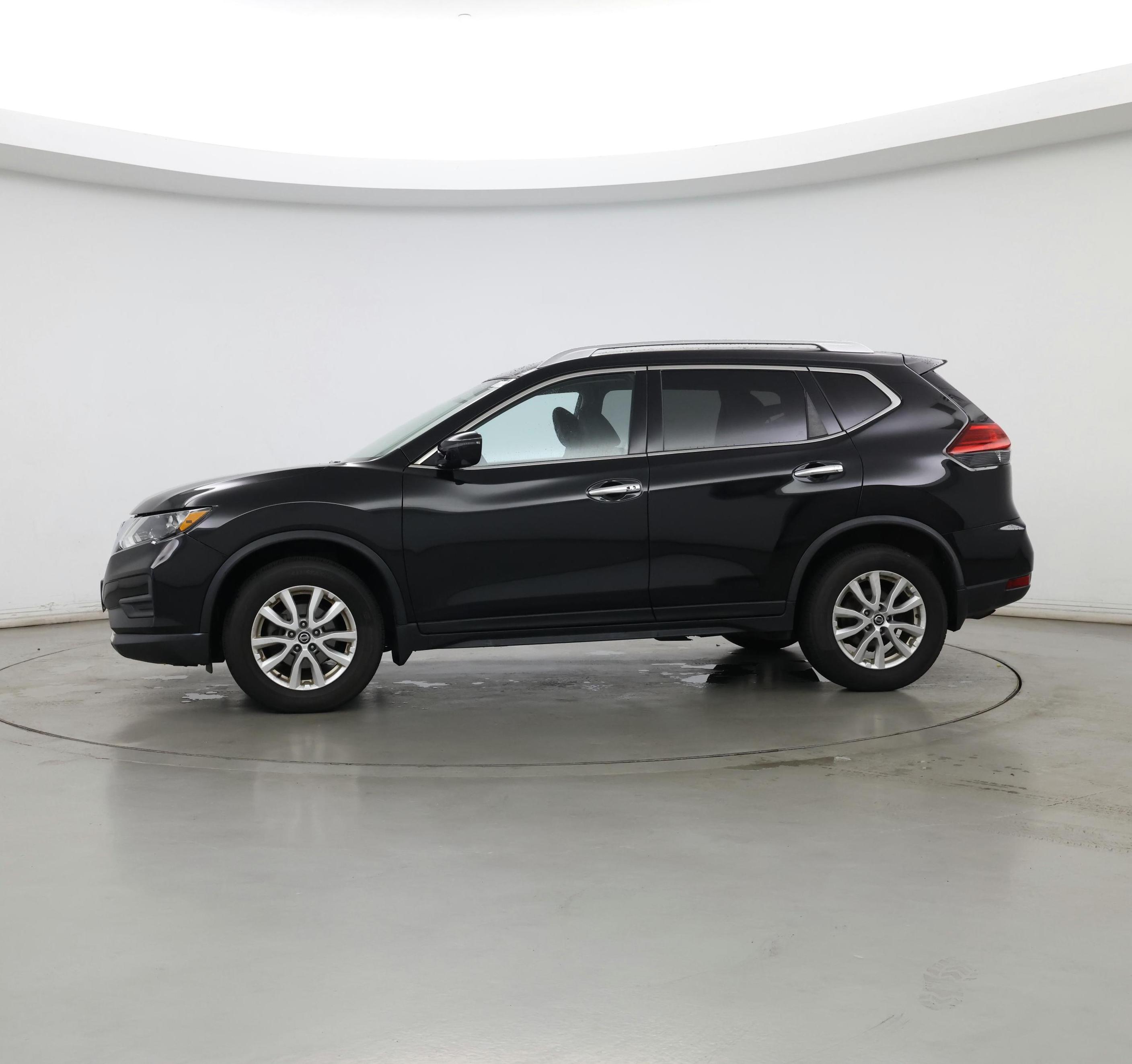 Thumbnail: 2017 Nissan Rogue - 3