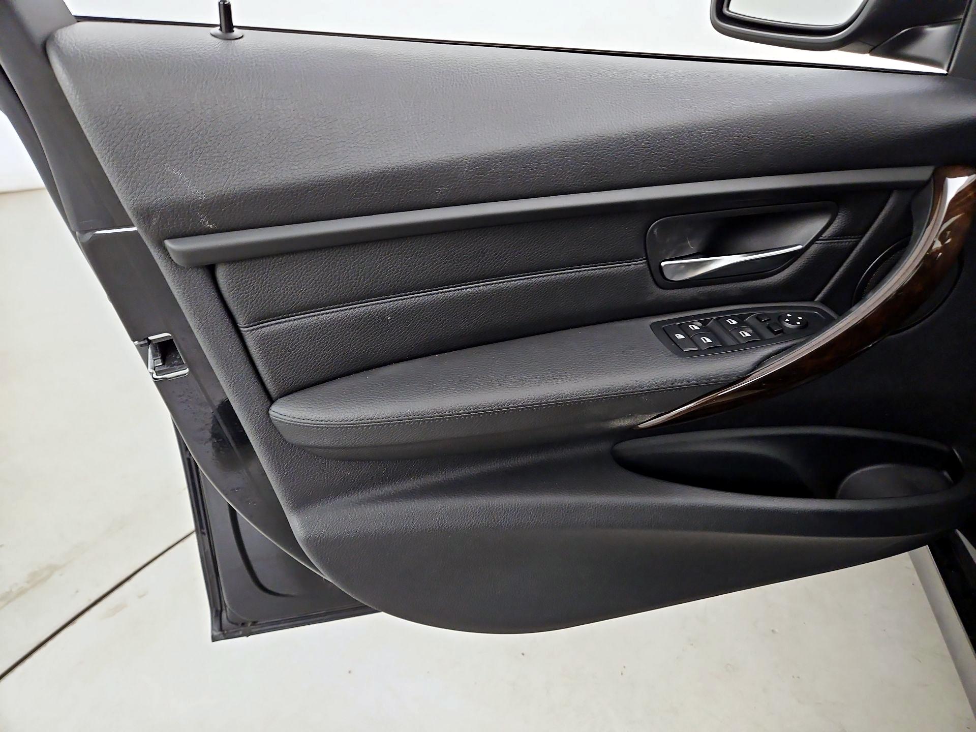 Thumbnail: 2015 BMW 3 Series - 12