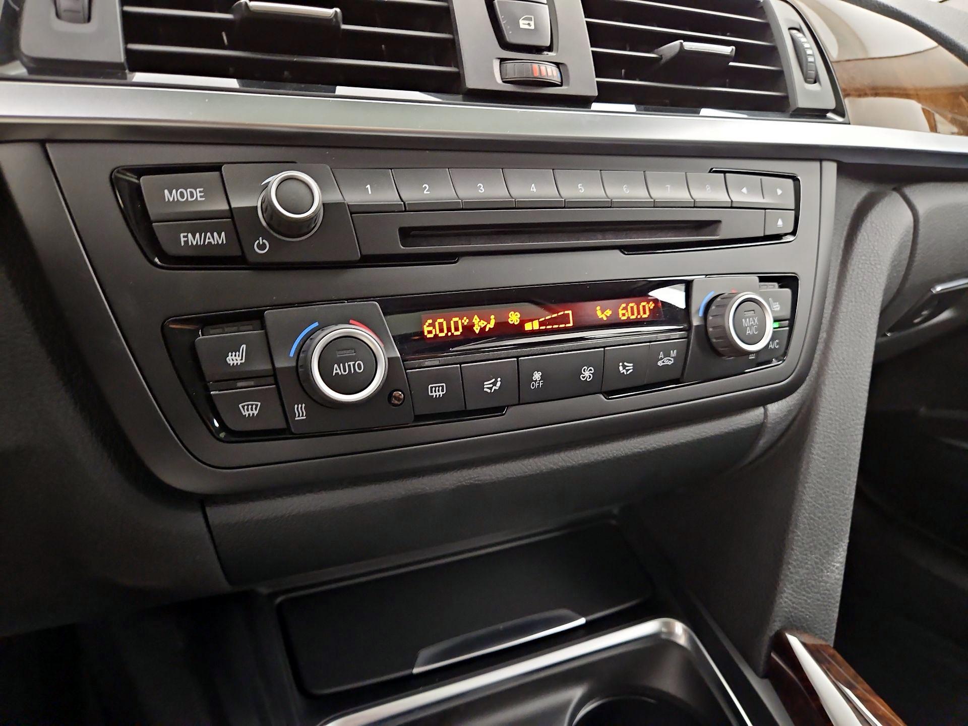 Thumbnail: 2015 BMW 3 Series - 17
