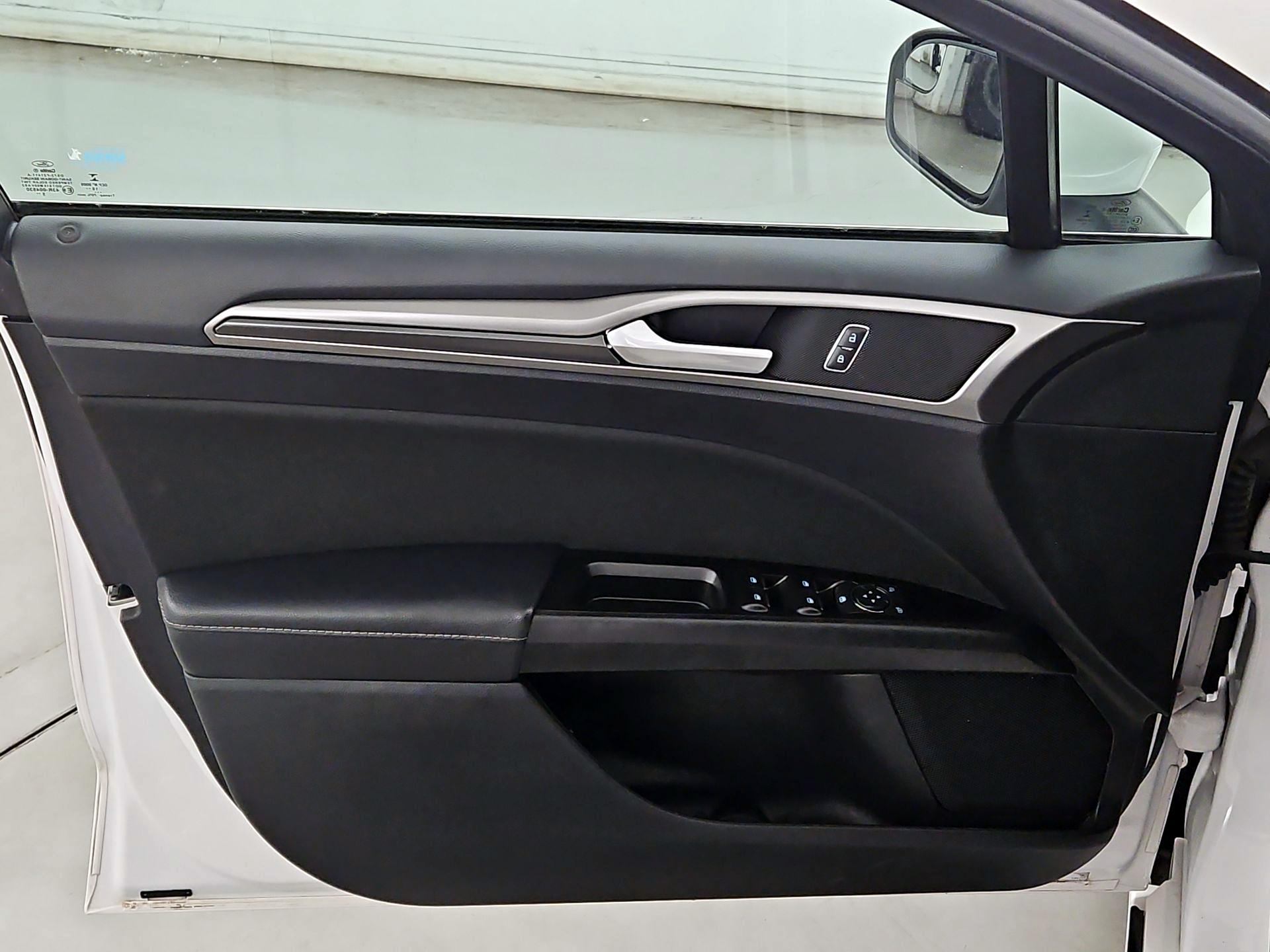Thumbnail: 2017 Ford Fusion - 12