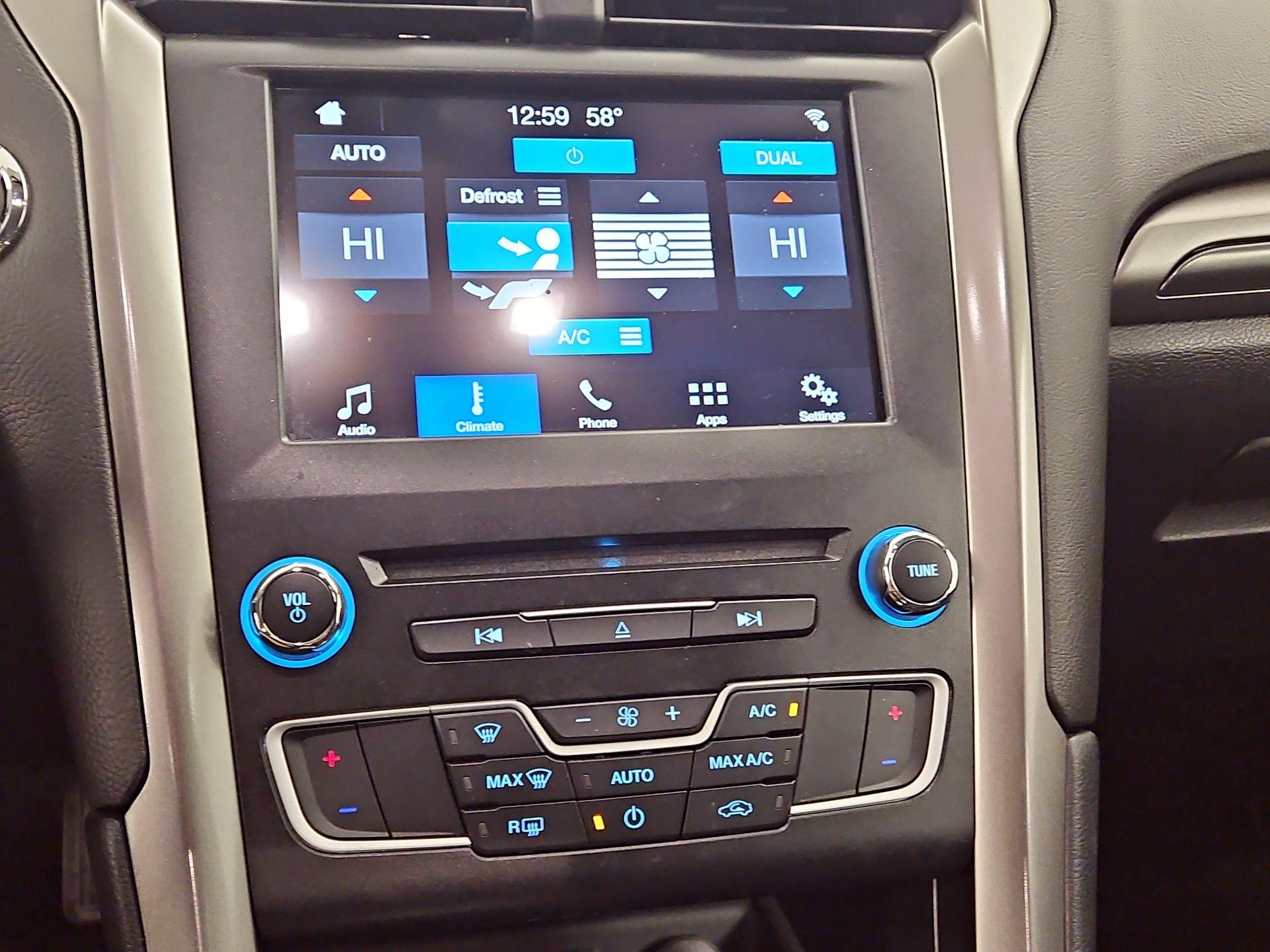 Thumbnail: 2017 Ford Fusion - 16