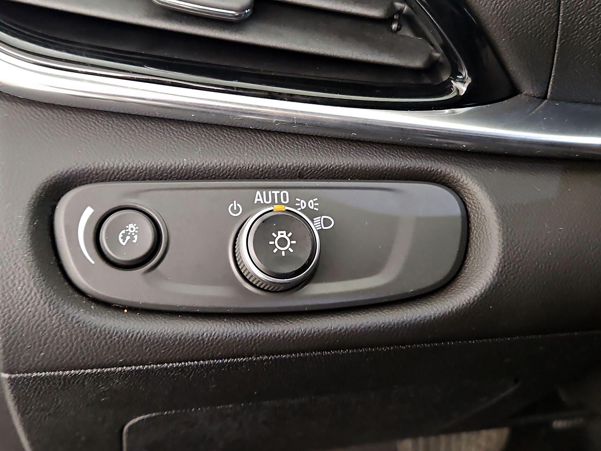 Thumbnail: 2018 Chevrolet Volt - 13