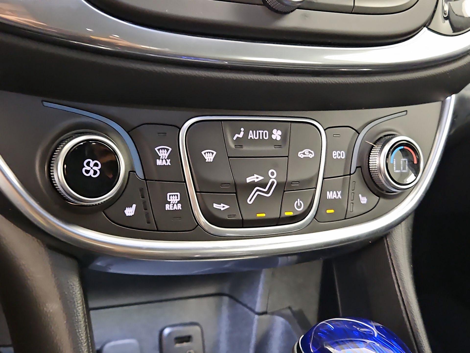 Thumbnail: 2018 Chevrolet Volt - 16