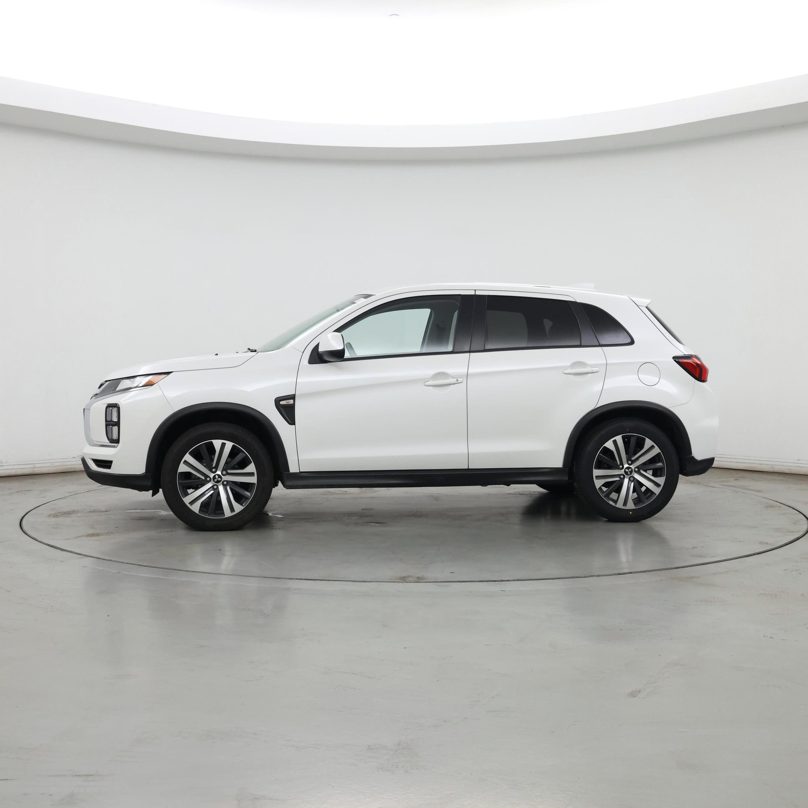 Thumbnail: 2020 Mitsubishi Outlander Sport - 3