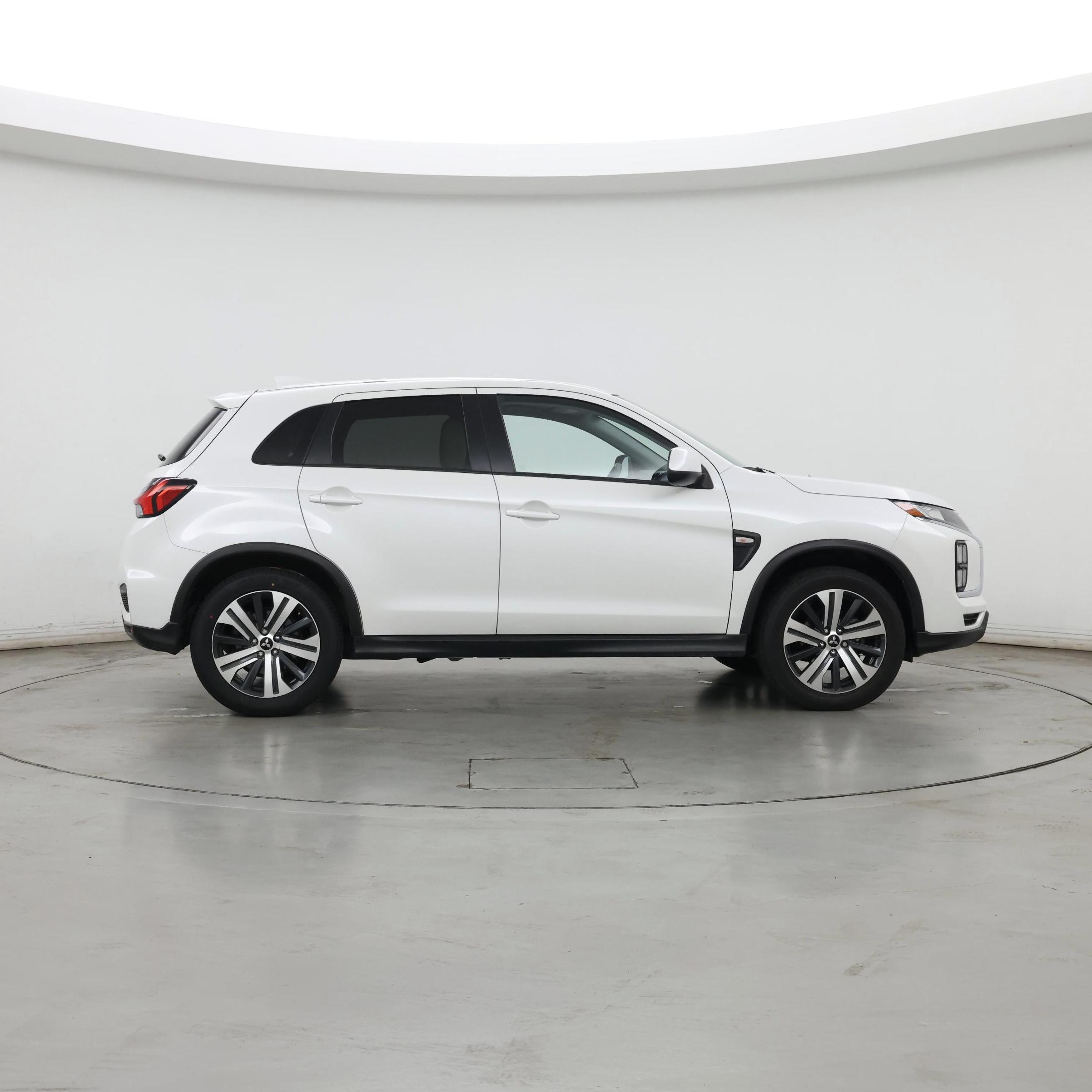 Thumbnail: 2020 Mitsubishi Outlander Sport - 7
