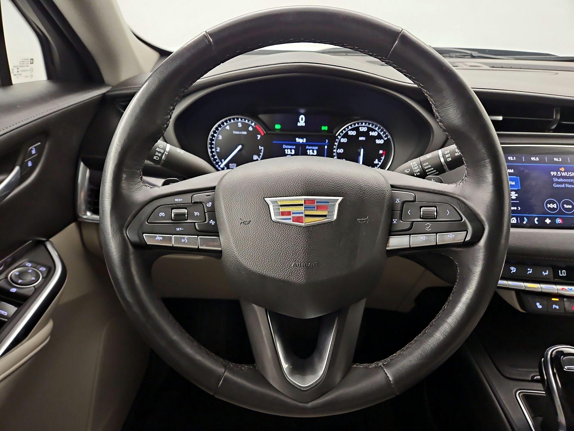 Thumbnail: 2022 Cadillac XT4 - 10