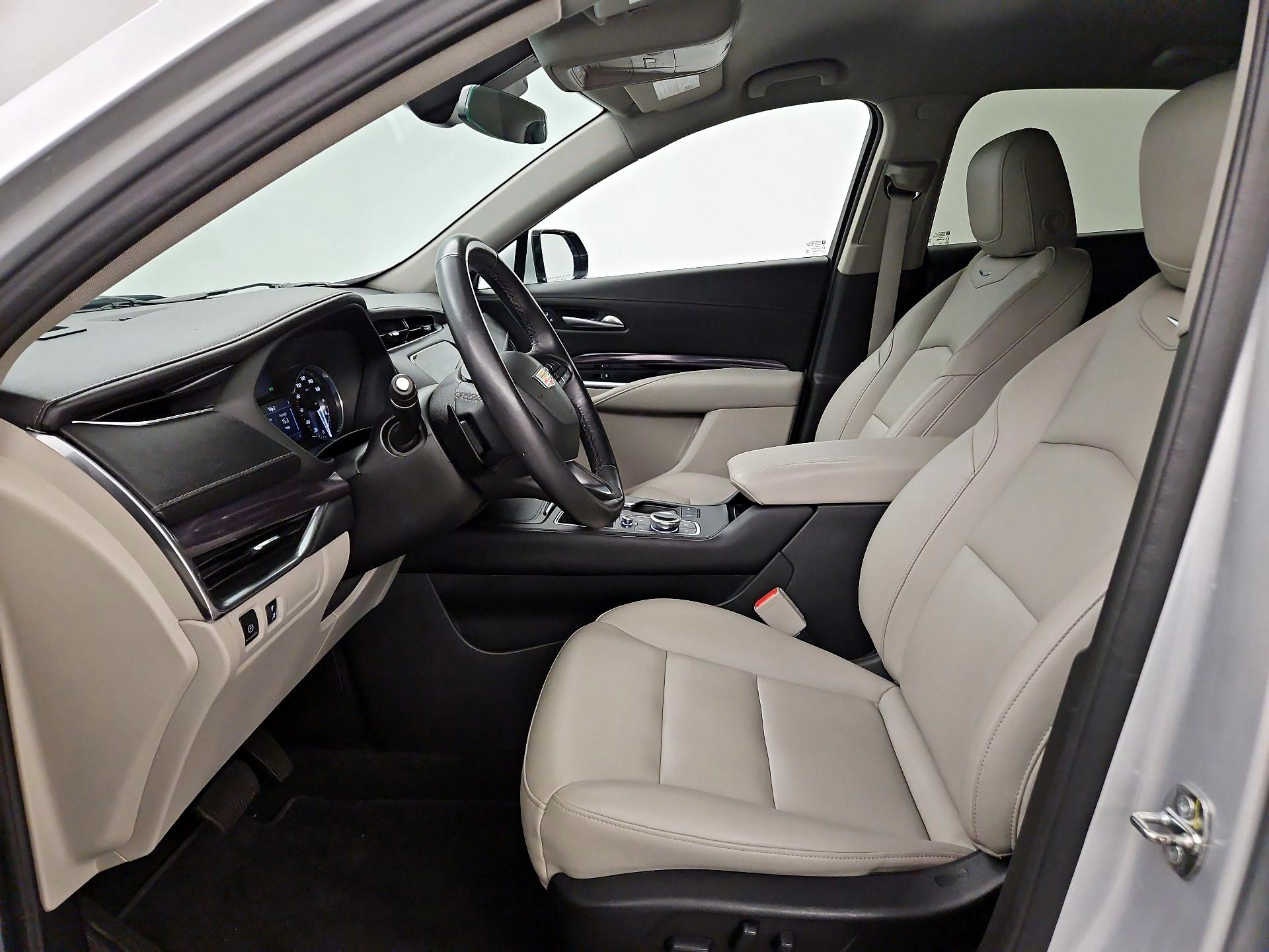 Thumbnail: 2022 Cadillac XT4 - 11