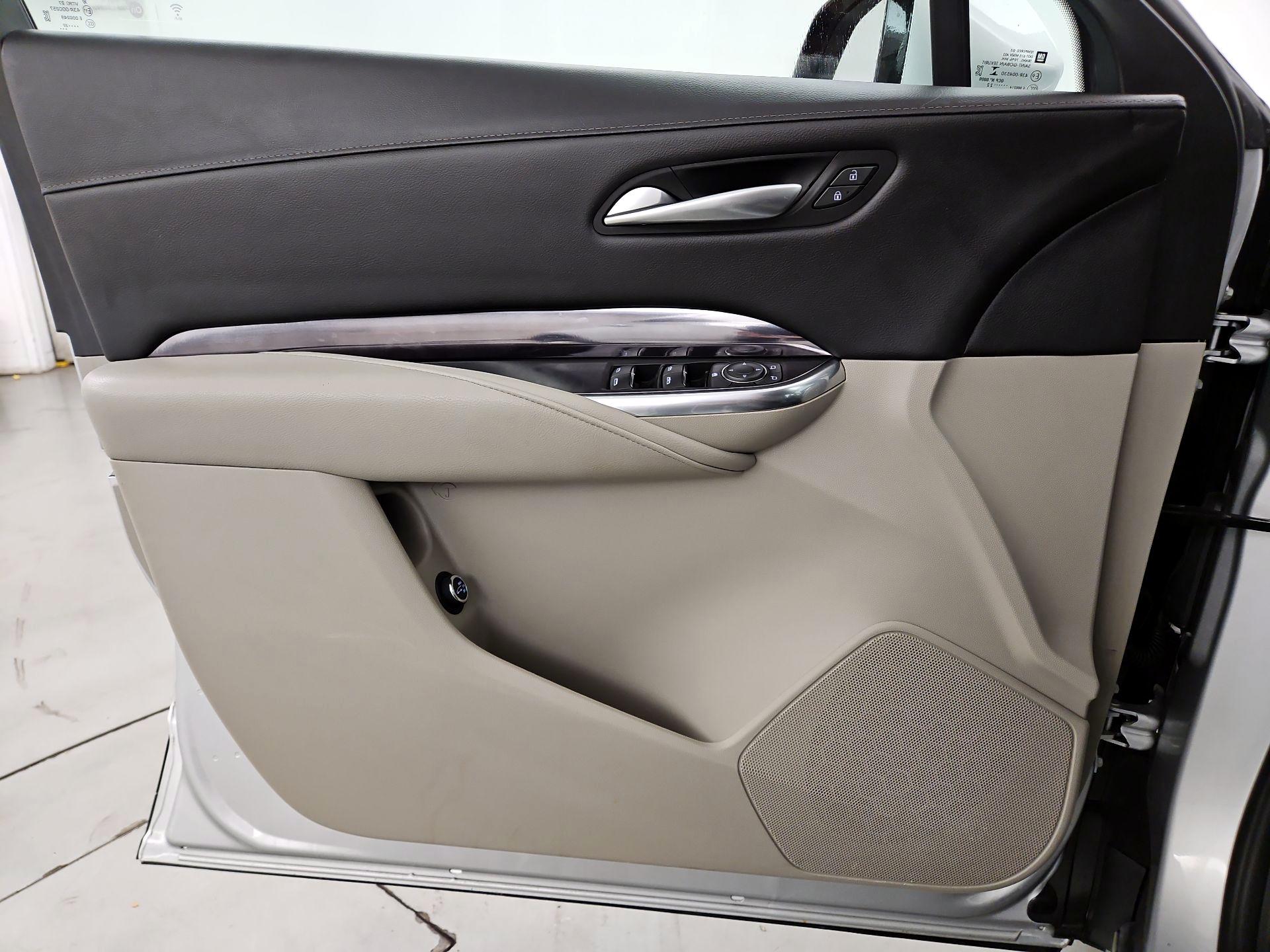 Thumbnail: 2022 Cadillac XT4 - 12