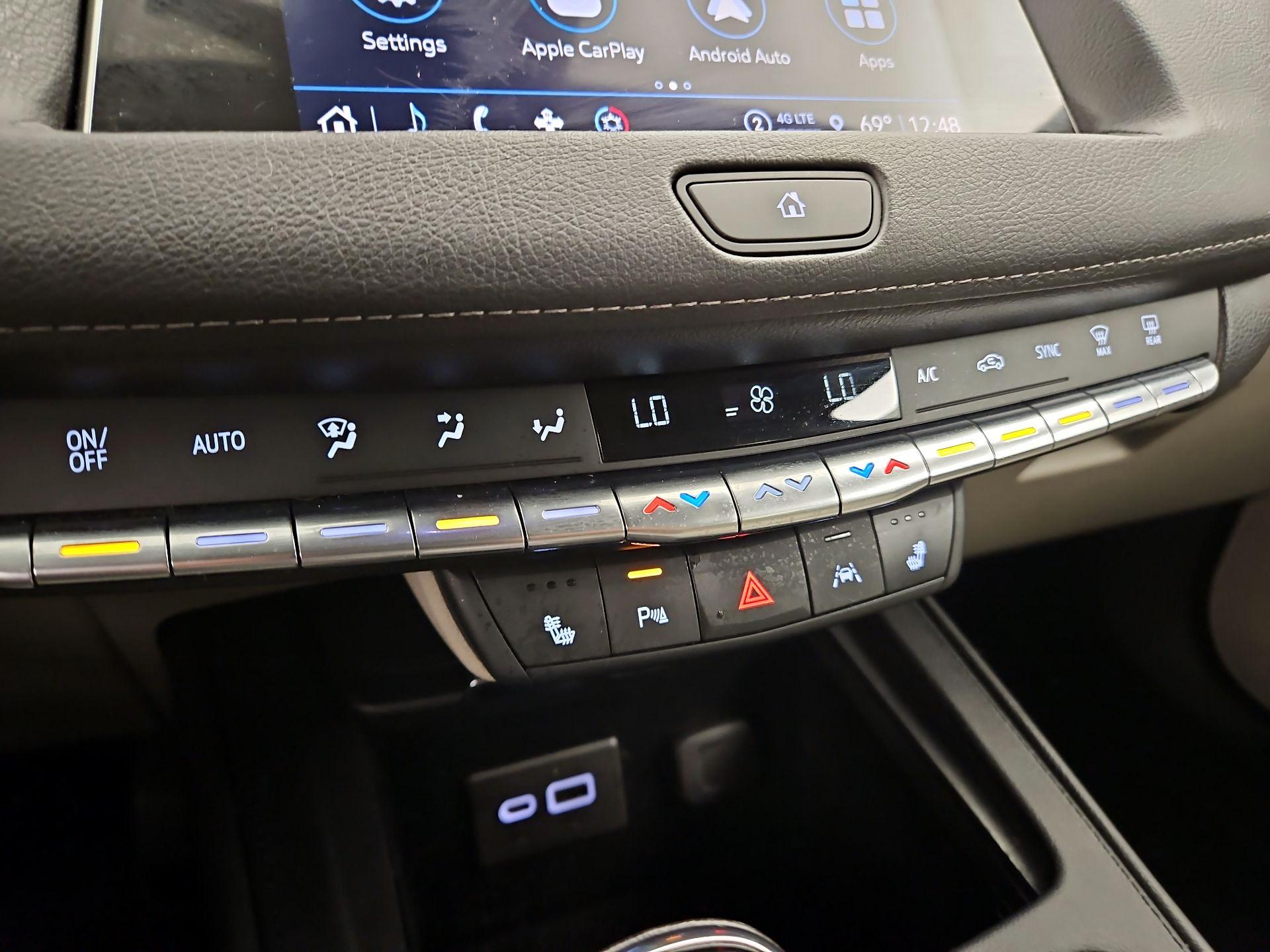 Thumbnail: 2022 Cadillac XT4 - 16