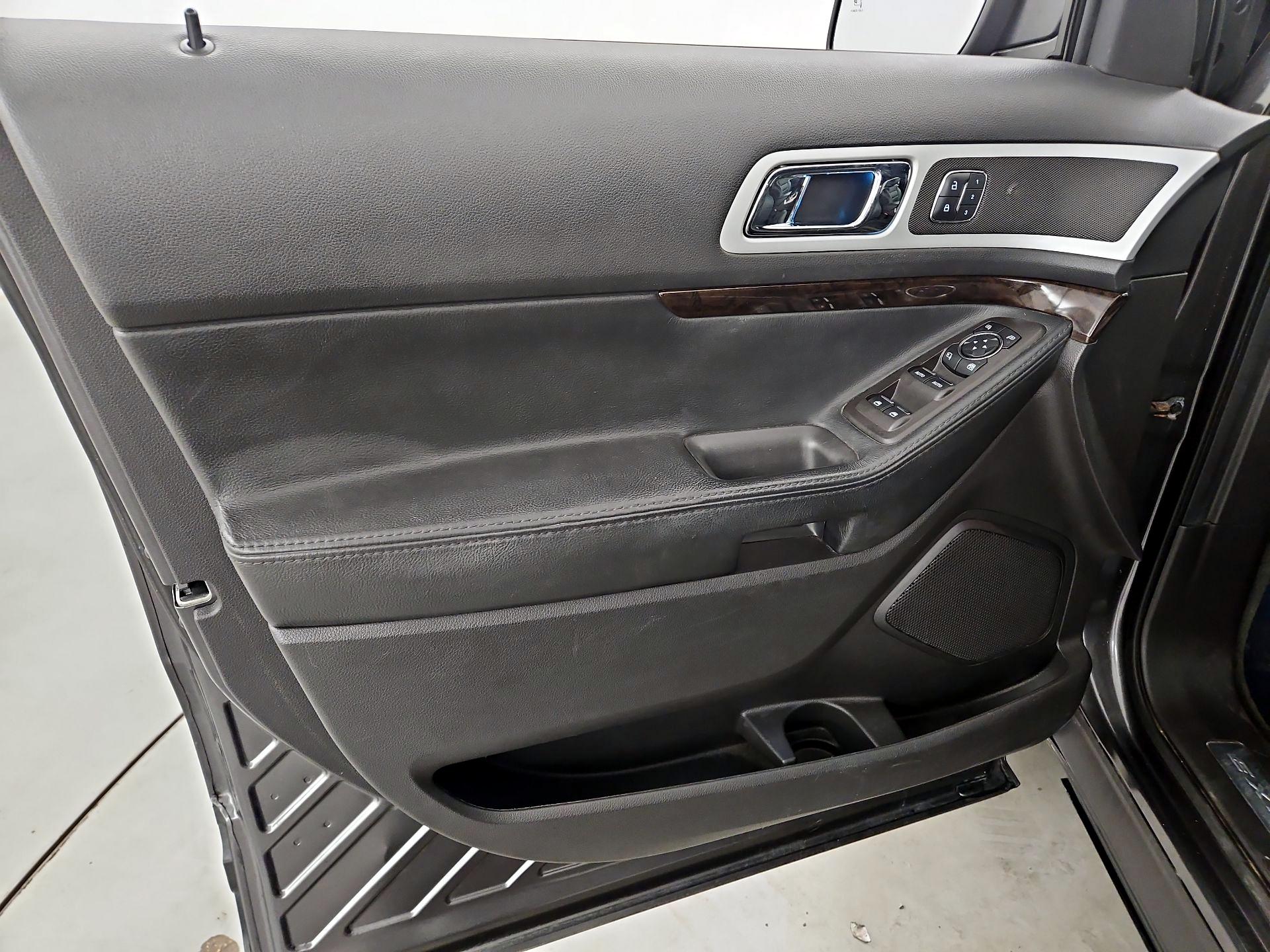Thumbnail: 2015 Ford Explorer - 12