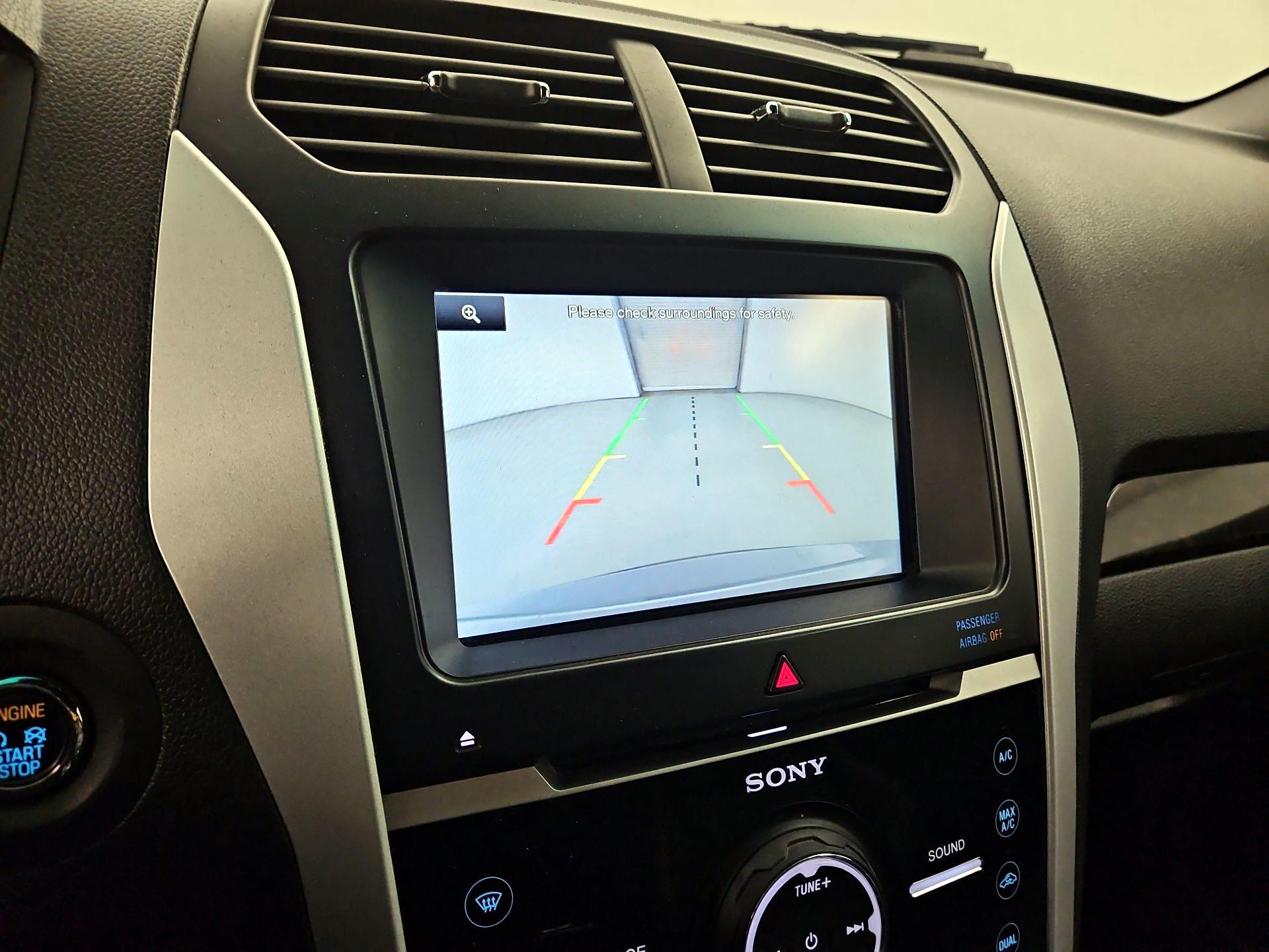 Thumbnail: 2015 Ford Explorer - 14