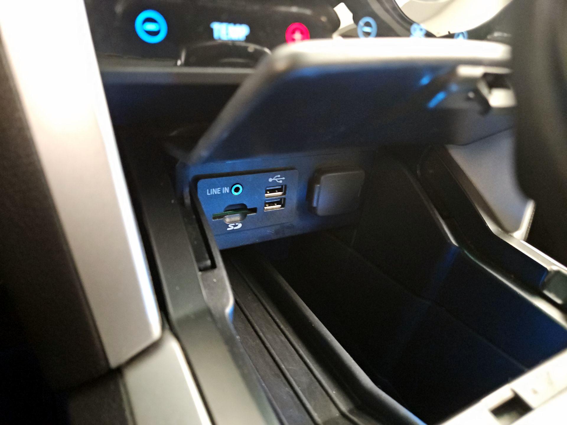 Thumbnail: 2015 Ford Explorer - 18