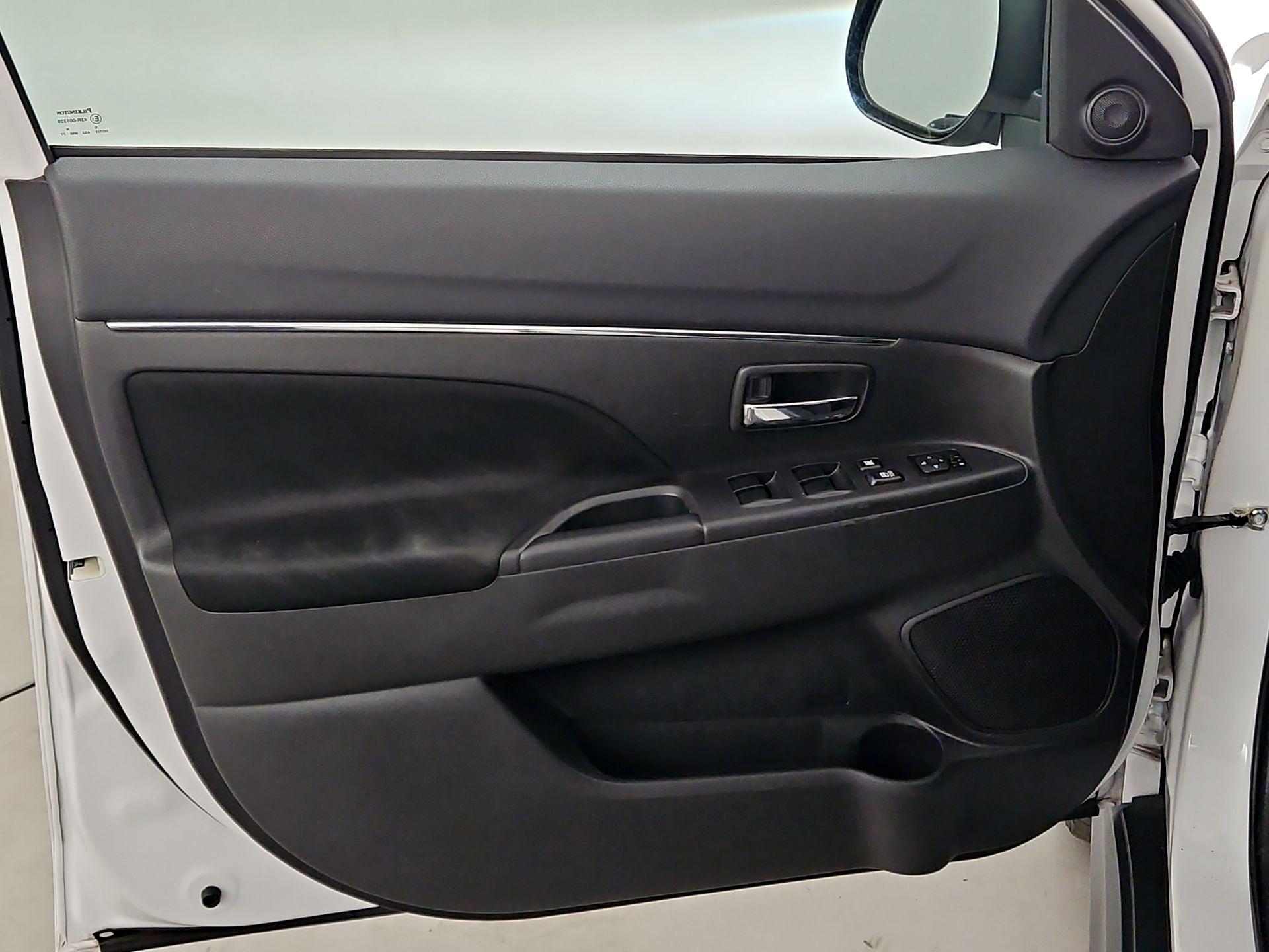 Thumbnail: 2014 Mitsubishi Outlander Sport - 12