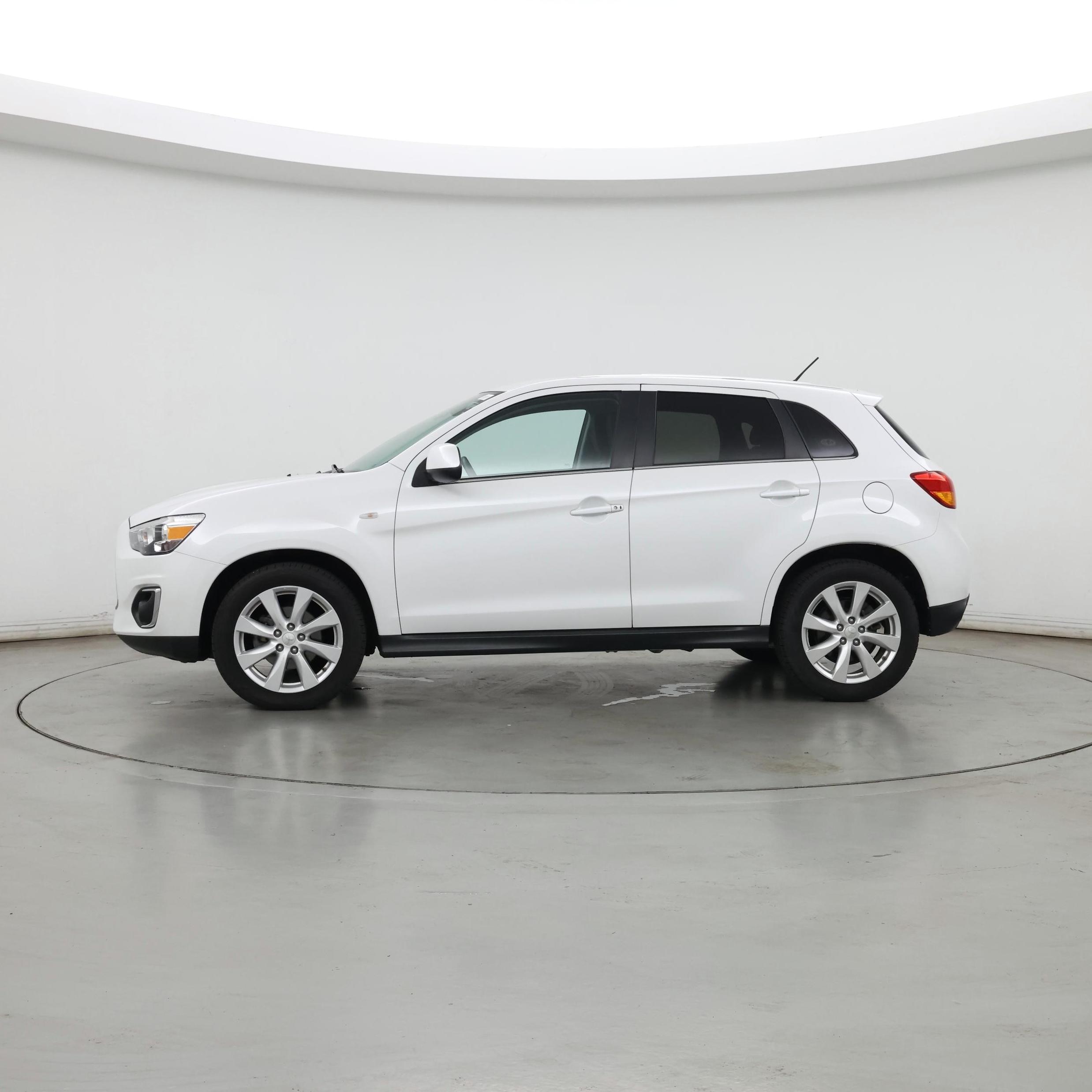 Thumbnail: 2014 Mitsubishi Outlander Sport - 3