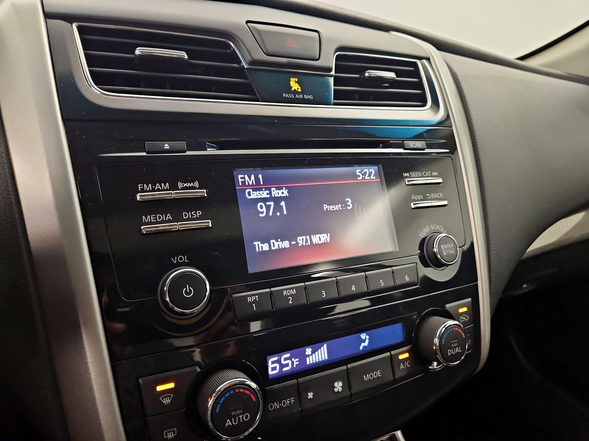 Thumbnail: 2015 Nissan Altima - 15