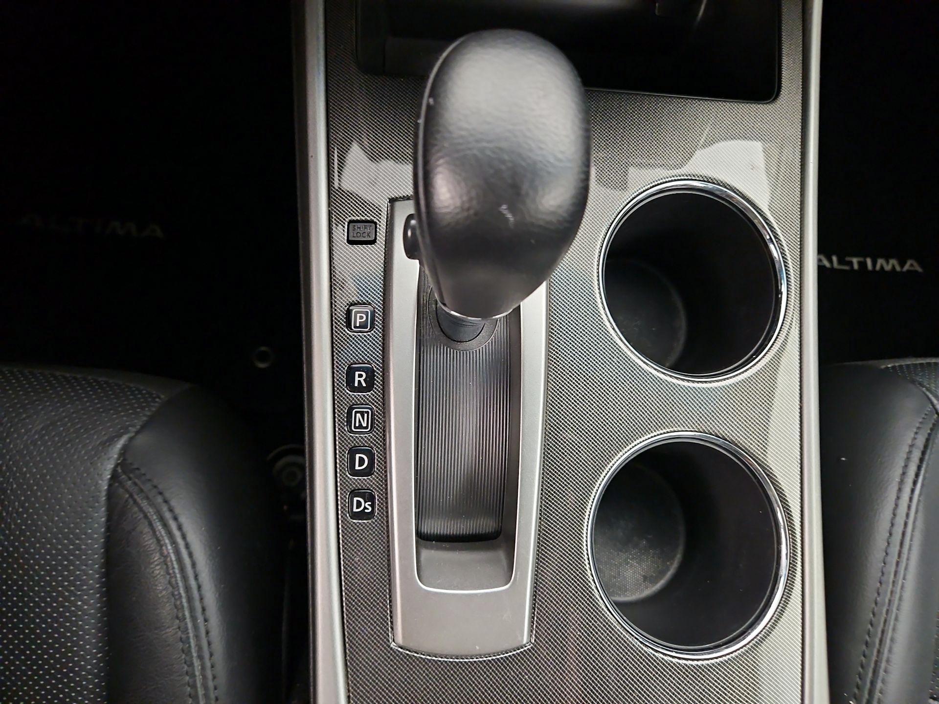 Thumbnail: 2015 Nissan Altima - 17