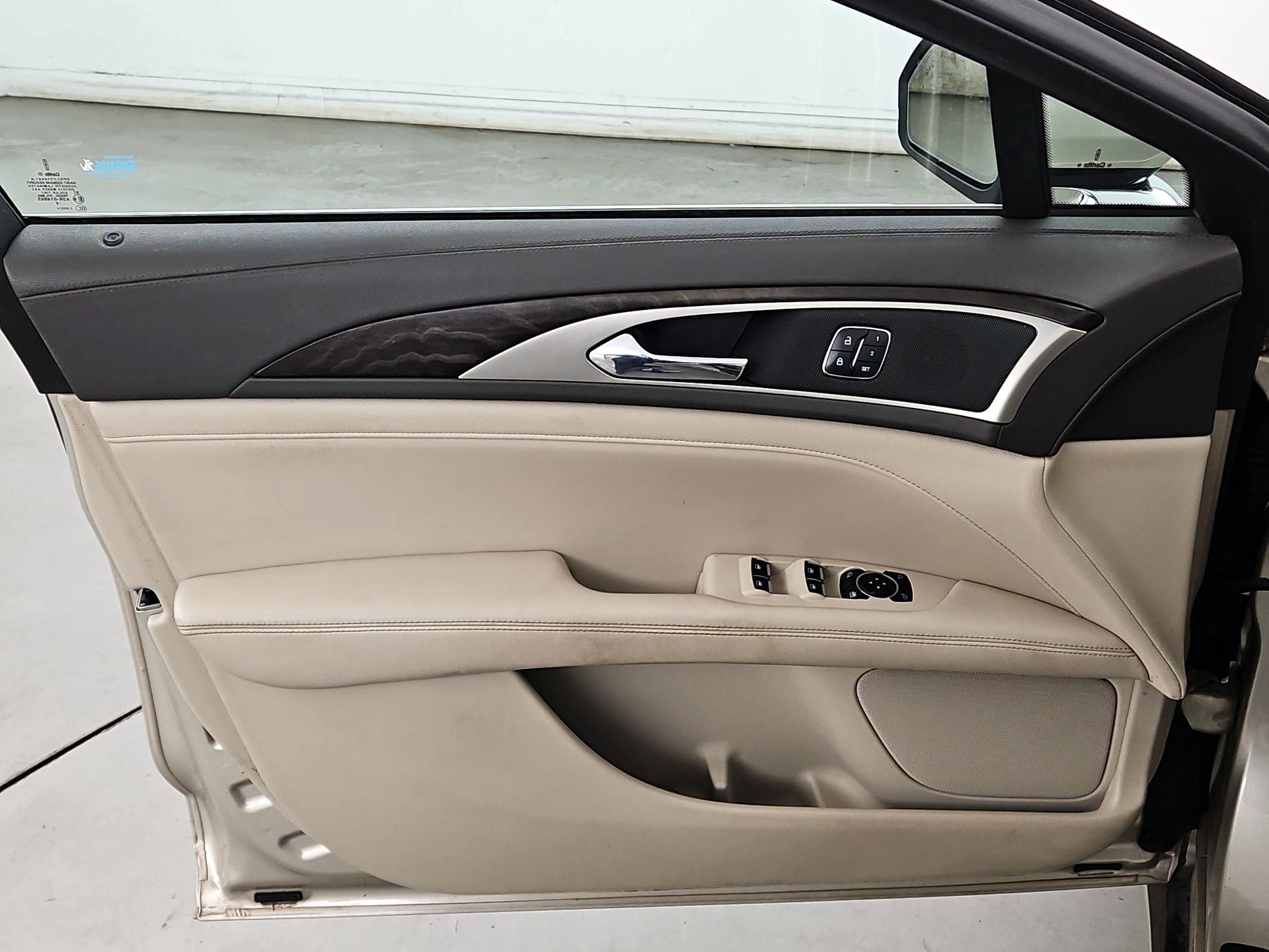 Thumbnail: 2017 Lincoln MKZ - 12