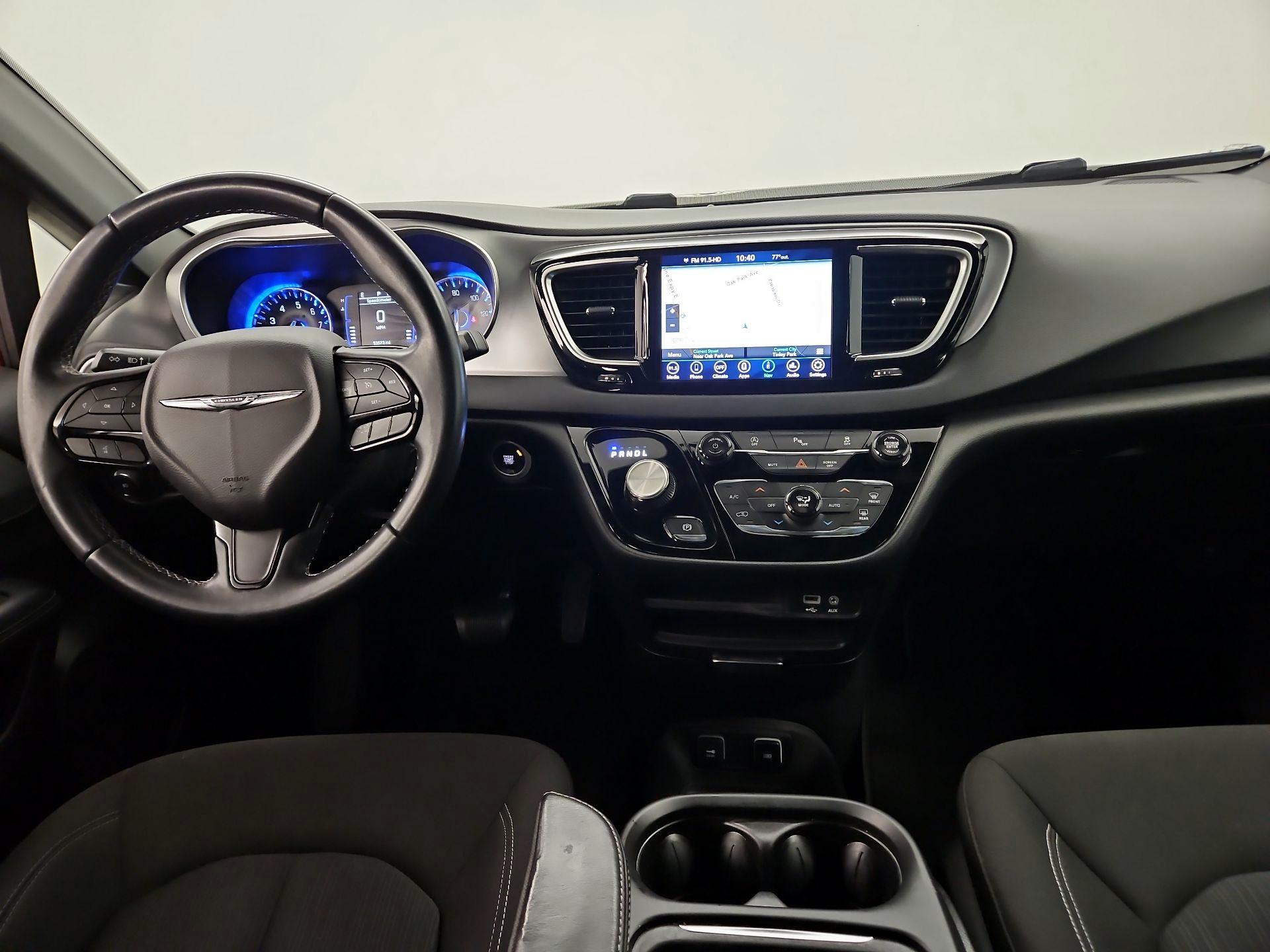 Thumbnail: 2018 Chrysler Pacifica - 9