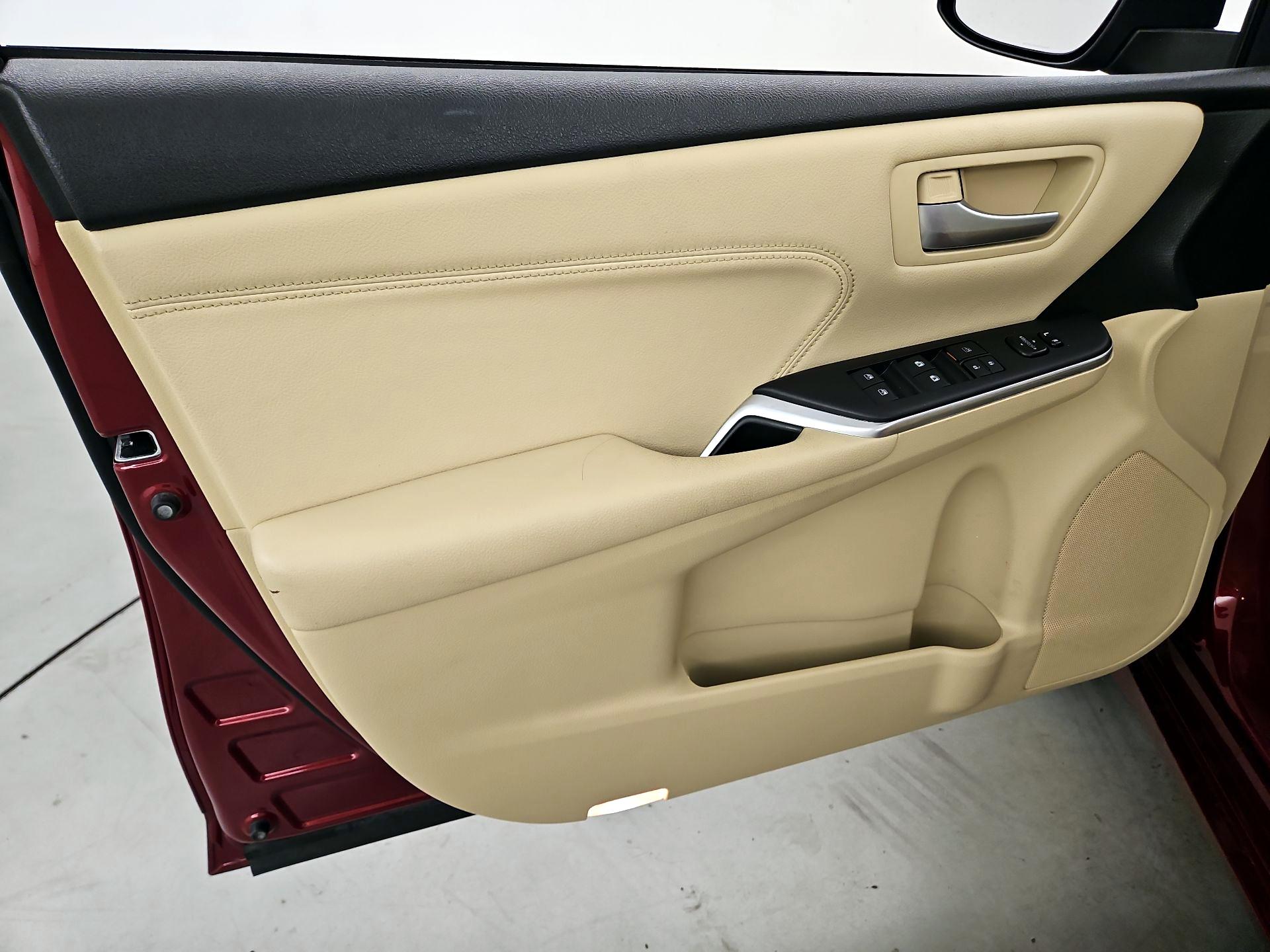Thumbnail: 2016 Toyota Camry - 12