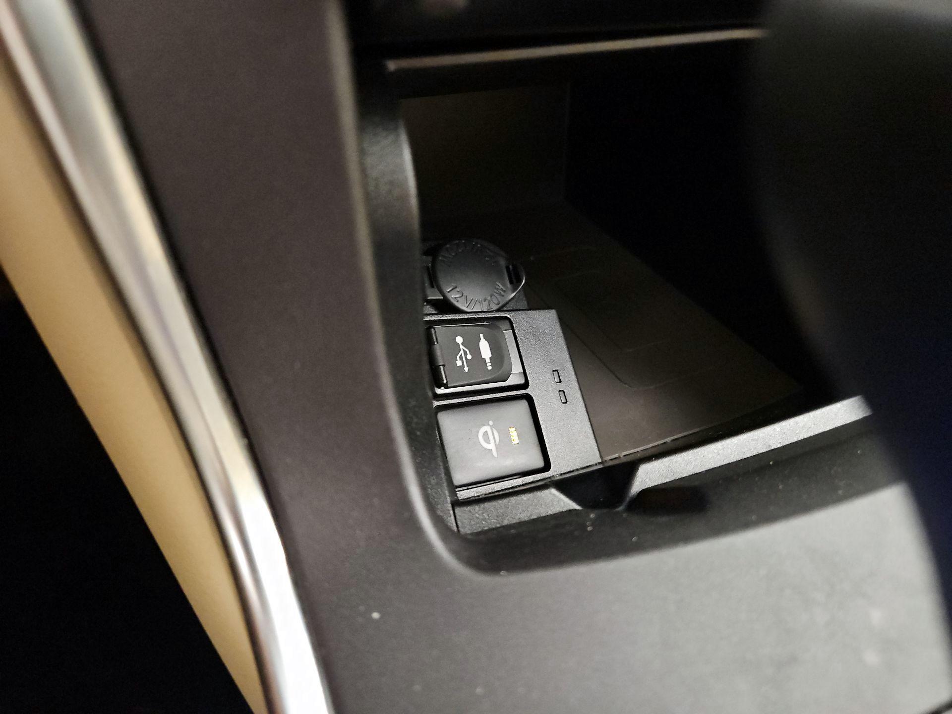 Thumbnail: 2016 Toyota Camry - 18
