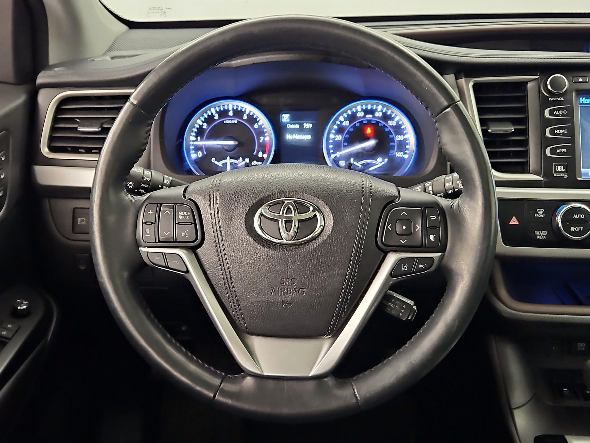 Thumbnail: 2017 Toyota Highlander - 10