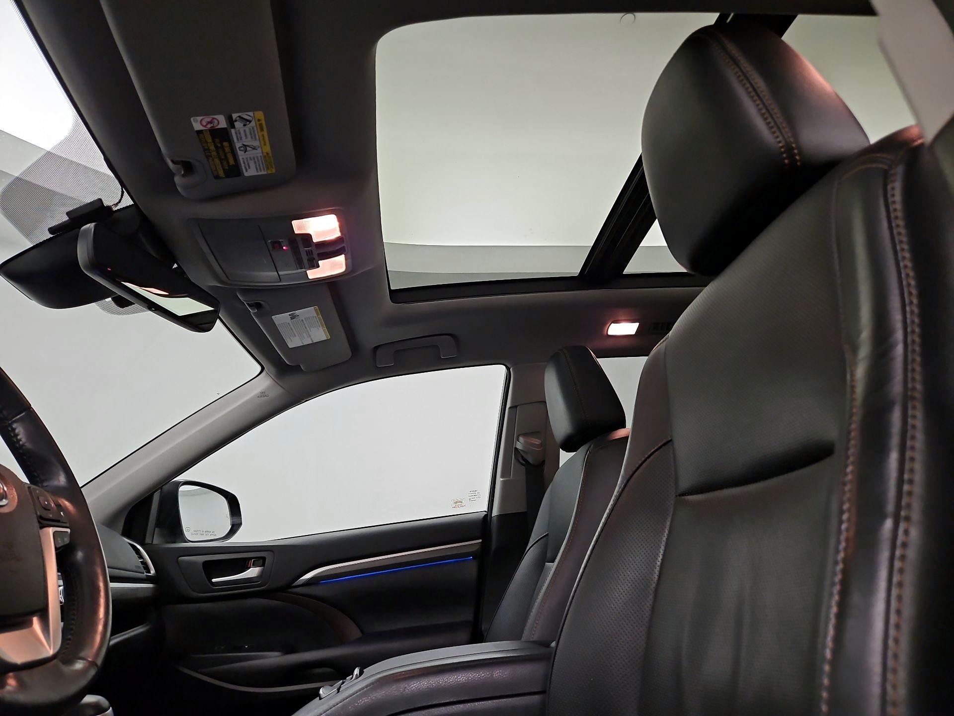 Thumbnail: 2017 Toyota Highlander - 20