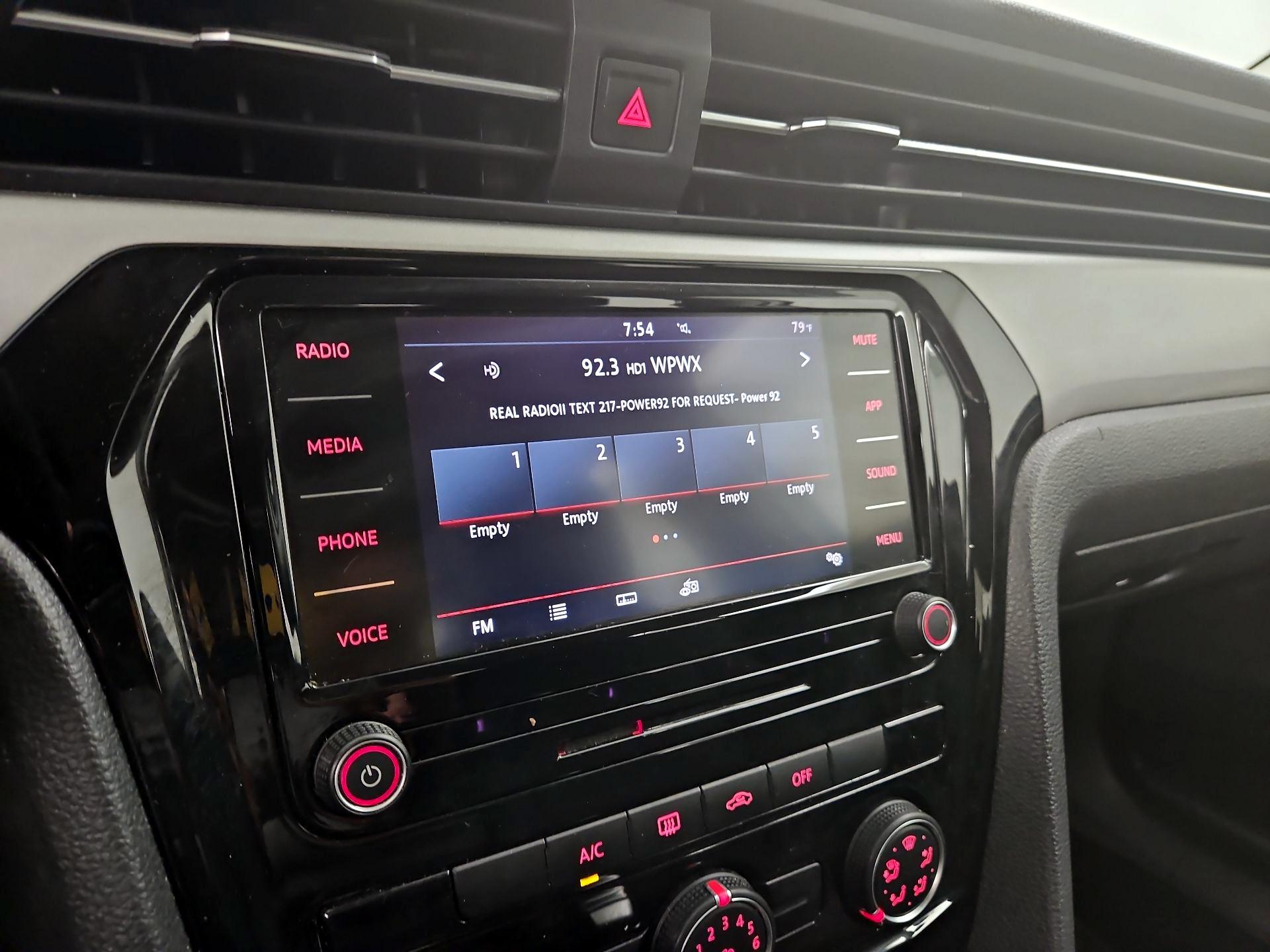 Thumbnail: 2020 Volkswagen Passat - 15