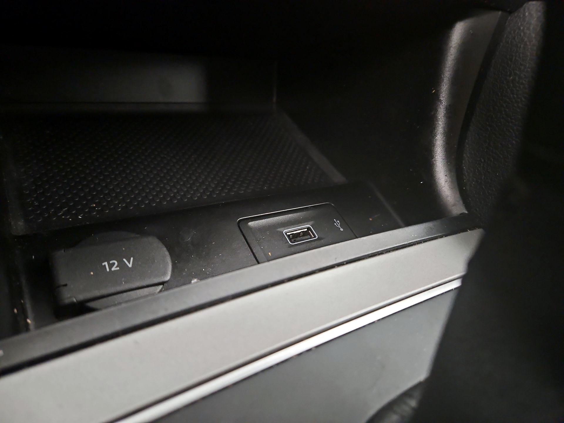 Thumbnail: 2020 Volkswagen Passat - 18